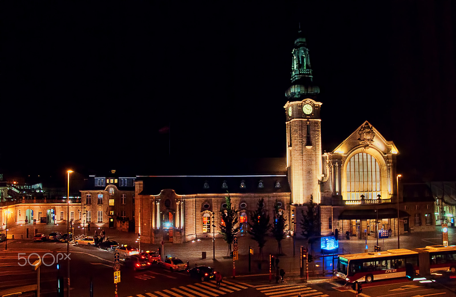 Tamron 18-270mm F3.5-6.3 Di II PZD sample photo. Luxembourg railway station at night. photography