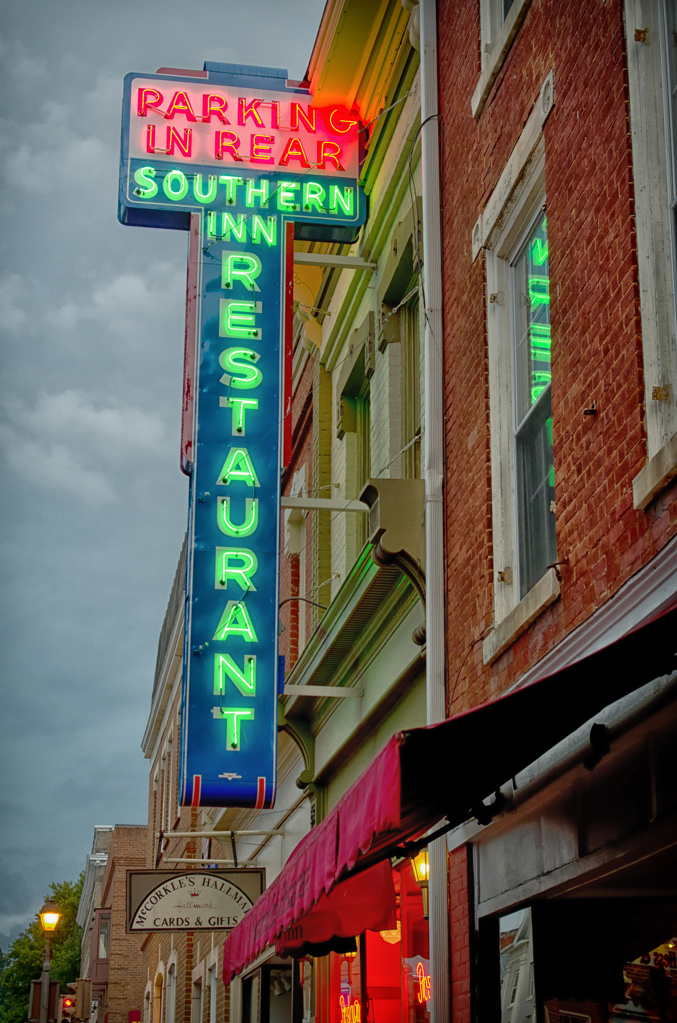 Pentax smc DA 18-55mm F3.5-5.6 AL sample photo. Southern inn photography