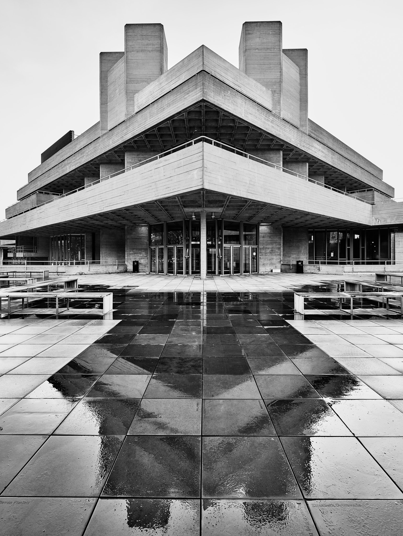 Canon TS-E 17mm F4L Tilt-Shift sample photo. National theatre photography