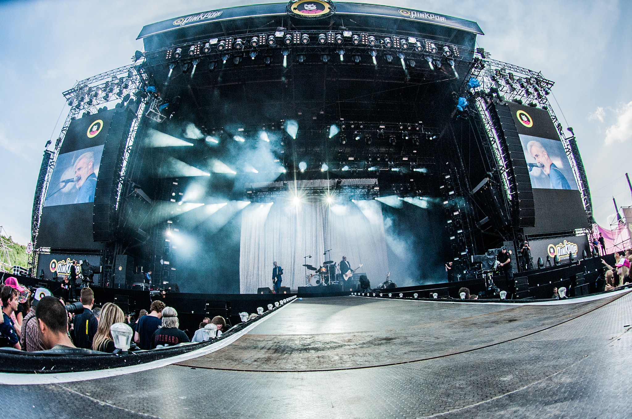 Nikon AF DX Fisheye-Nikkor 10.5mm F2.8G ED sample photo. Triggerfinger @ pinkpop photography
