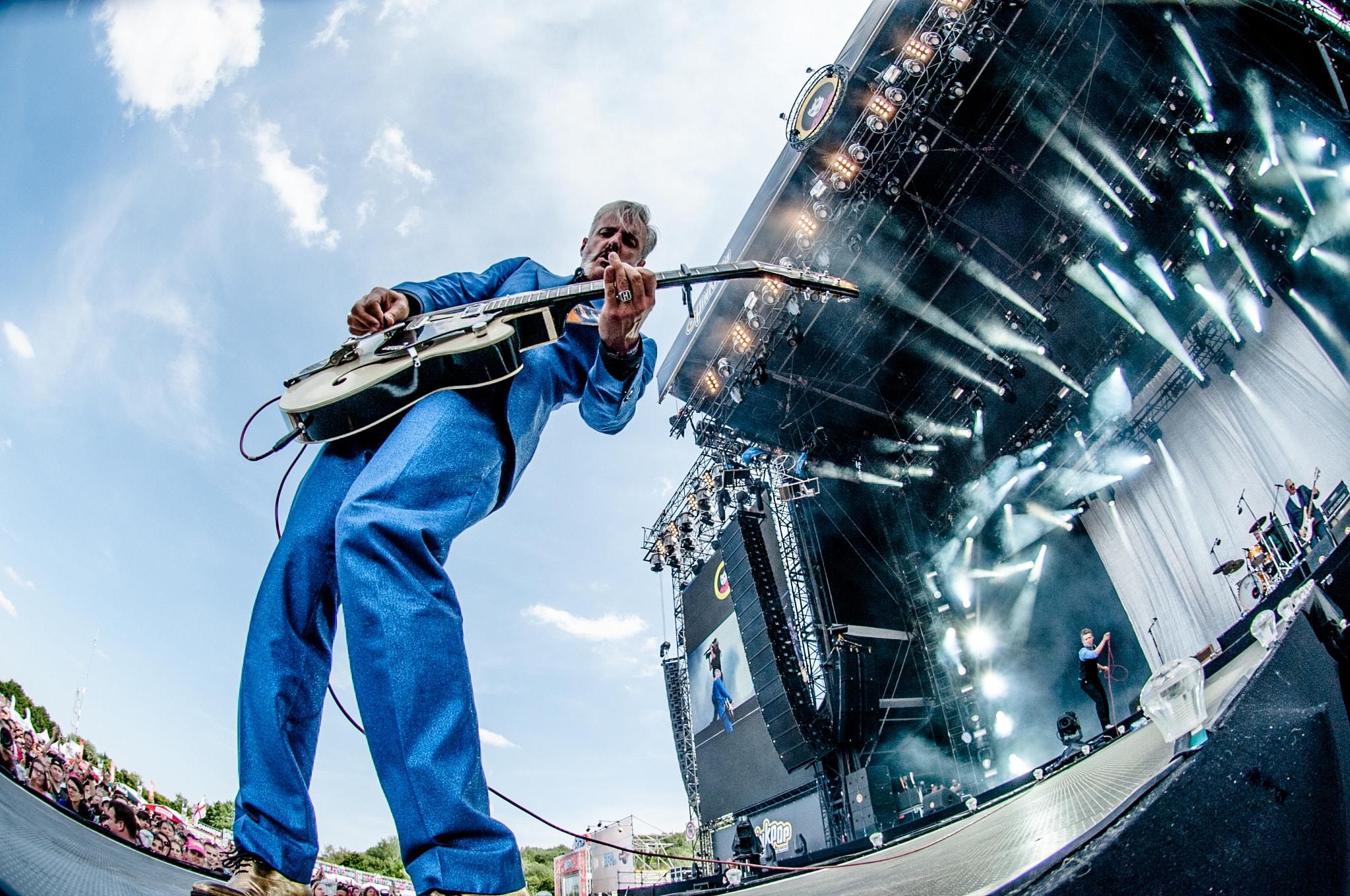 Nikon AF DX Fisheye-Nikkor 10.5mm F2.8G ED sample photo. Triggerfinger @ pinkpop photography