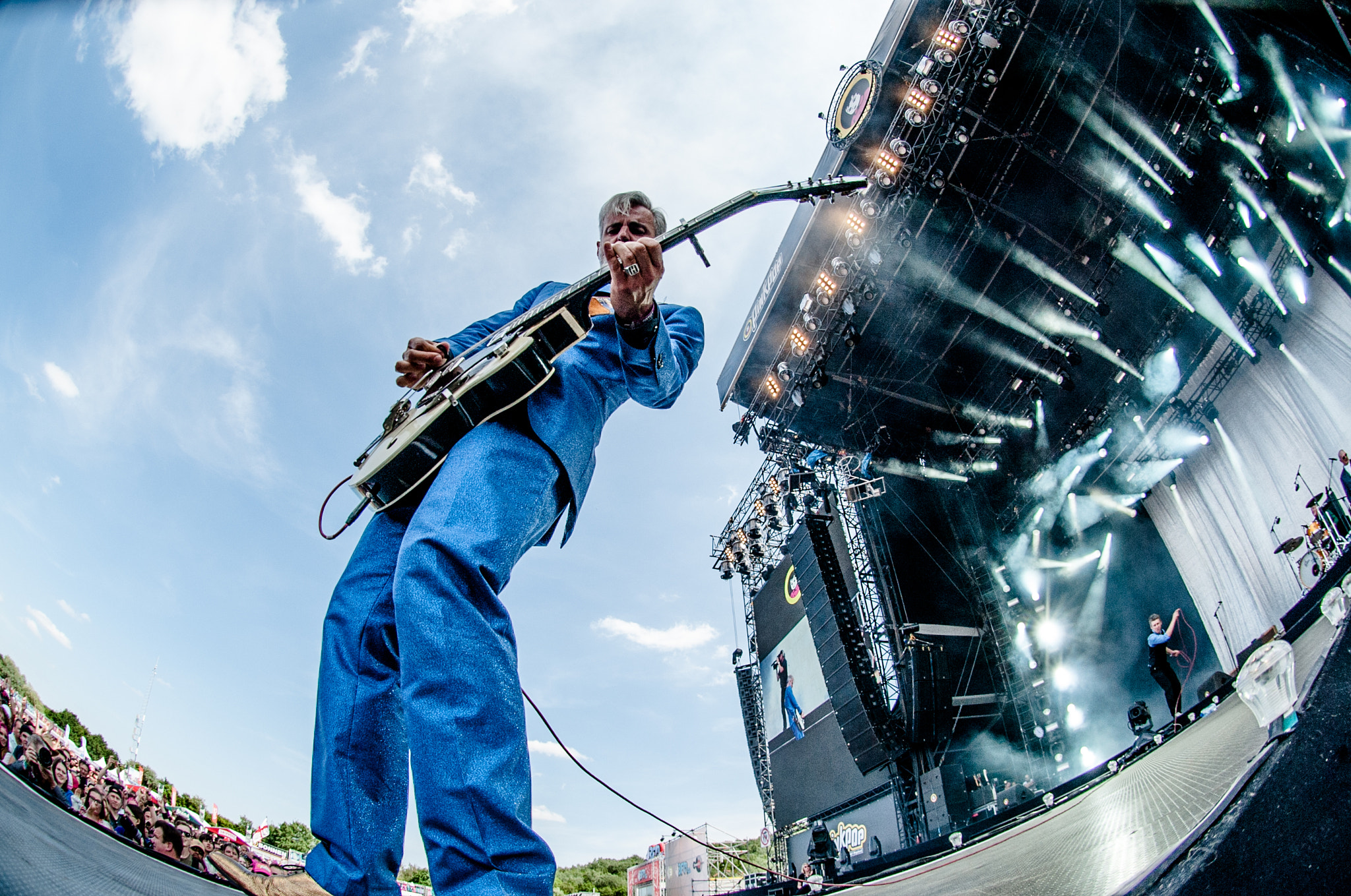 Nikon AF DX Fisheye-Nikkor 10.5mm F2.8G ED sample photo. Triggerfinger @ pinkpop photography
