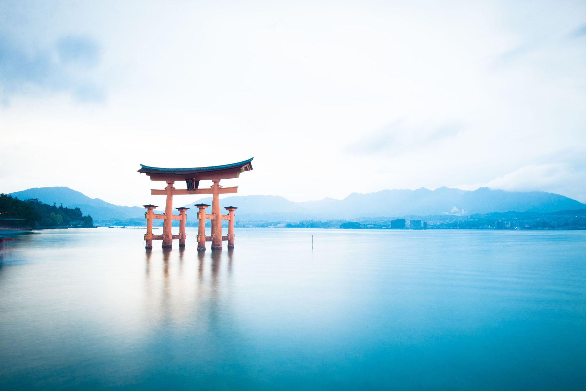 Nikon D600 + Nikon AF-S Nikkor 24mm F1.4G ED sample photo. Itsukushima shrine, miyajima photography