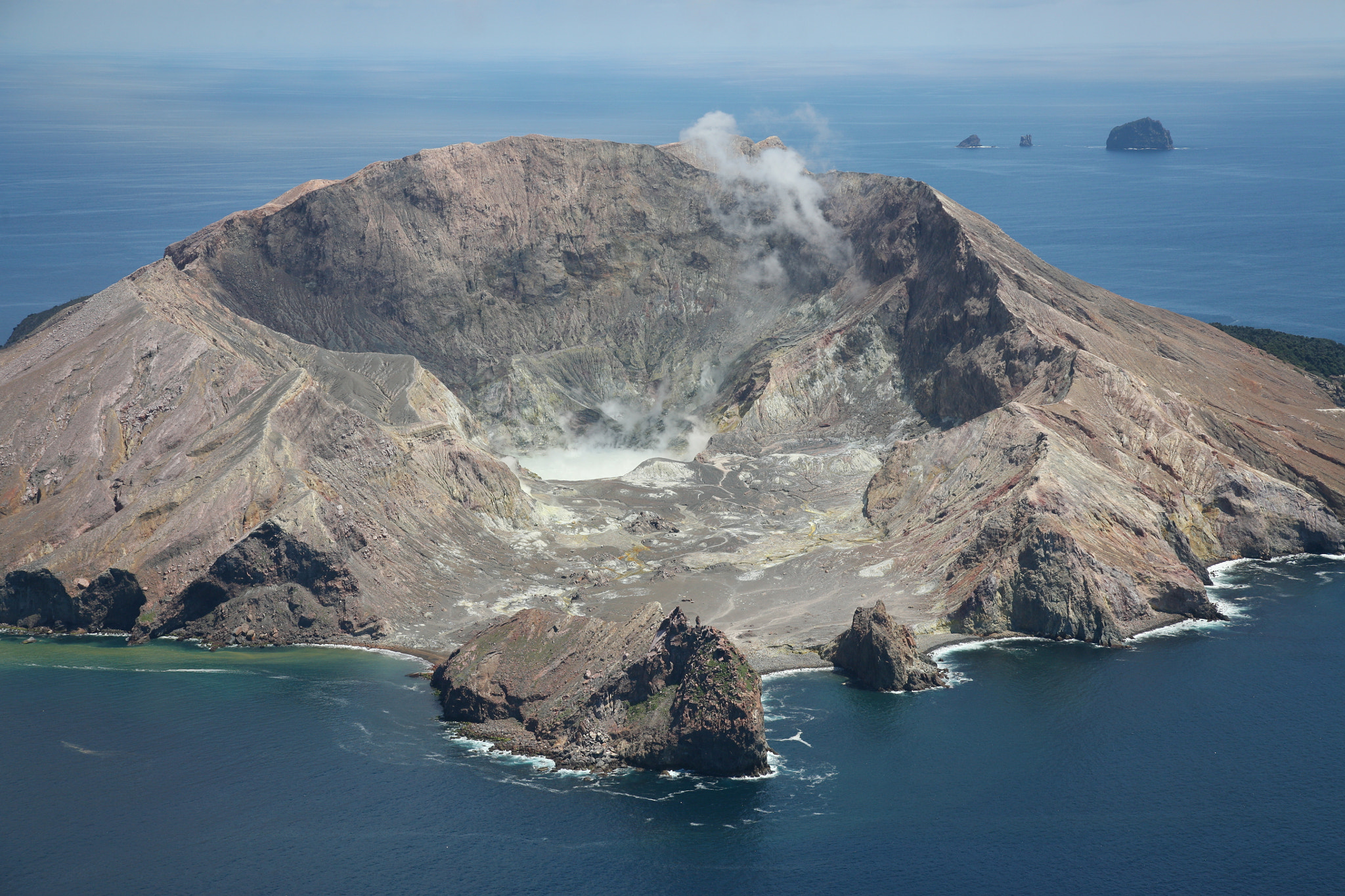 White Island Volcano, New Zealand by Richard Roscoe / 500px