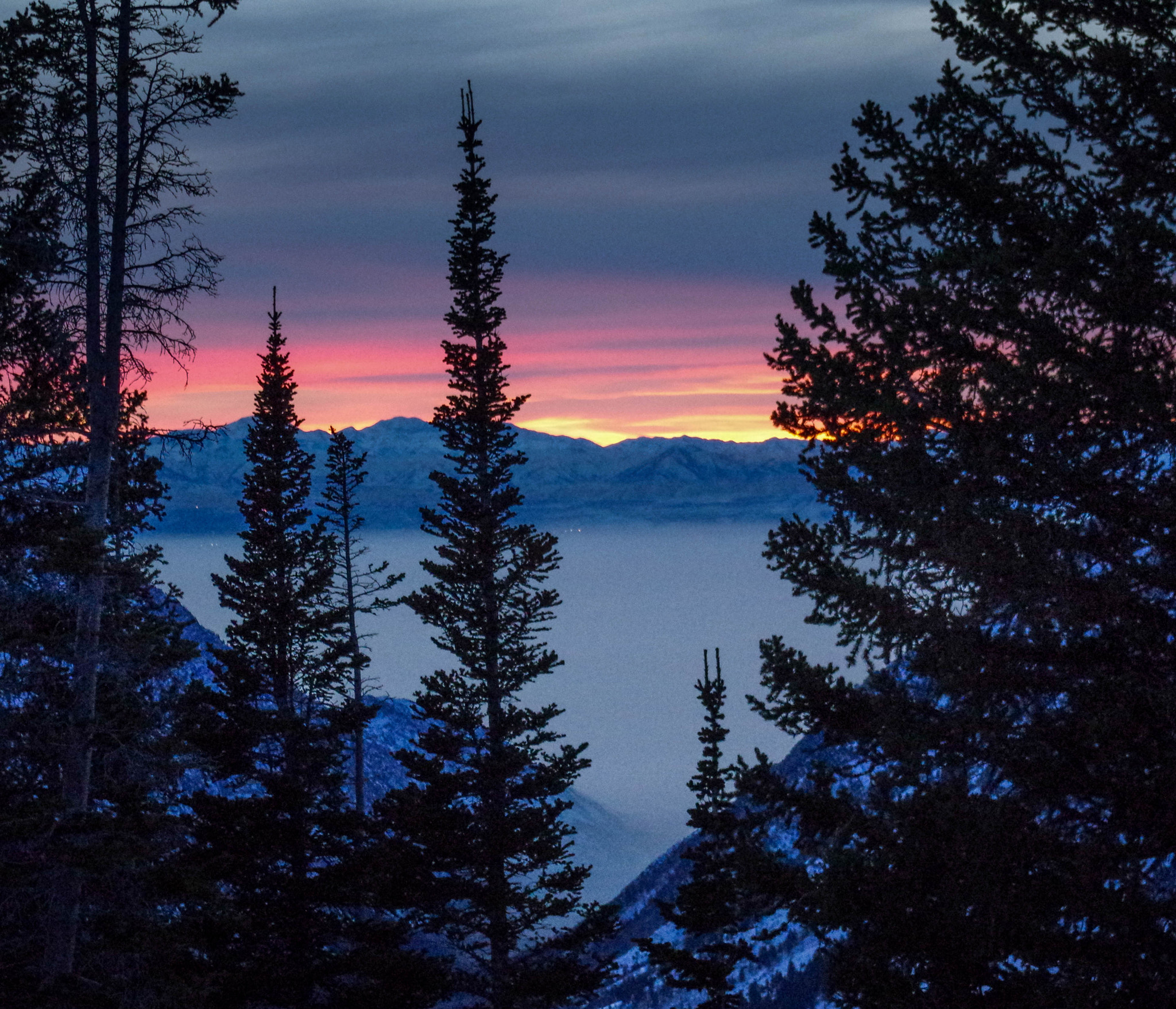 Pentax smc DA 18-55mm F3.5-5.6 AL sample photo. Red sunset over the oqhuirr mountains photography