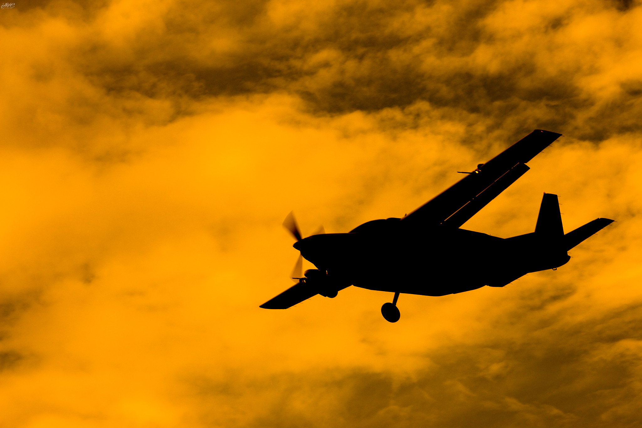 Canon EF 100-300mm F4.5-5.6 USM sample photo. Plane photography