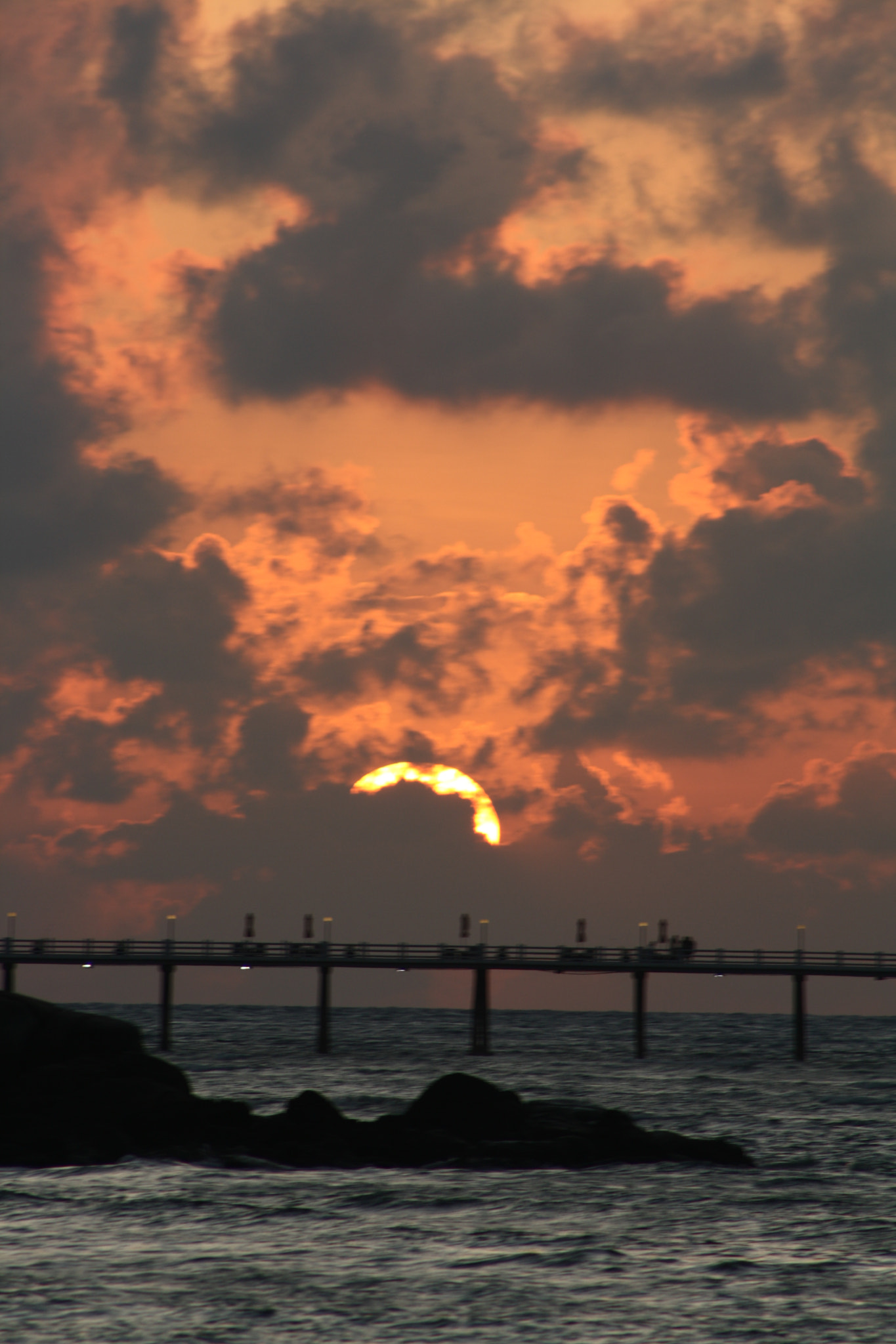 Canon EOS 1000D (EOS Digital Rebel XS / EOS Kiss F) sample photo. Sunset at patong beach photography
