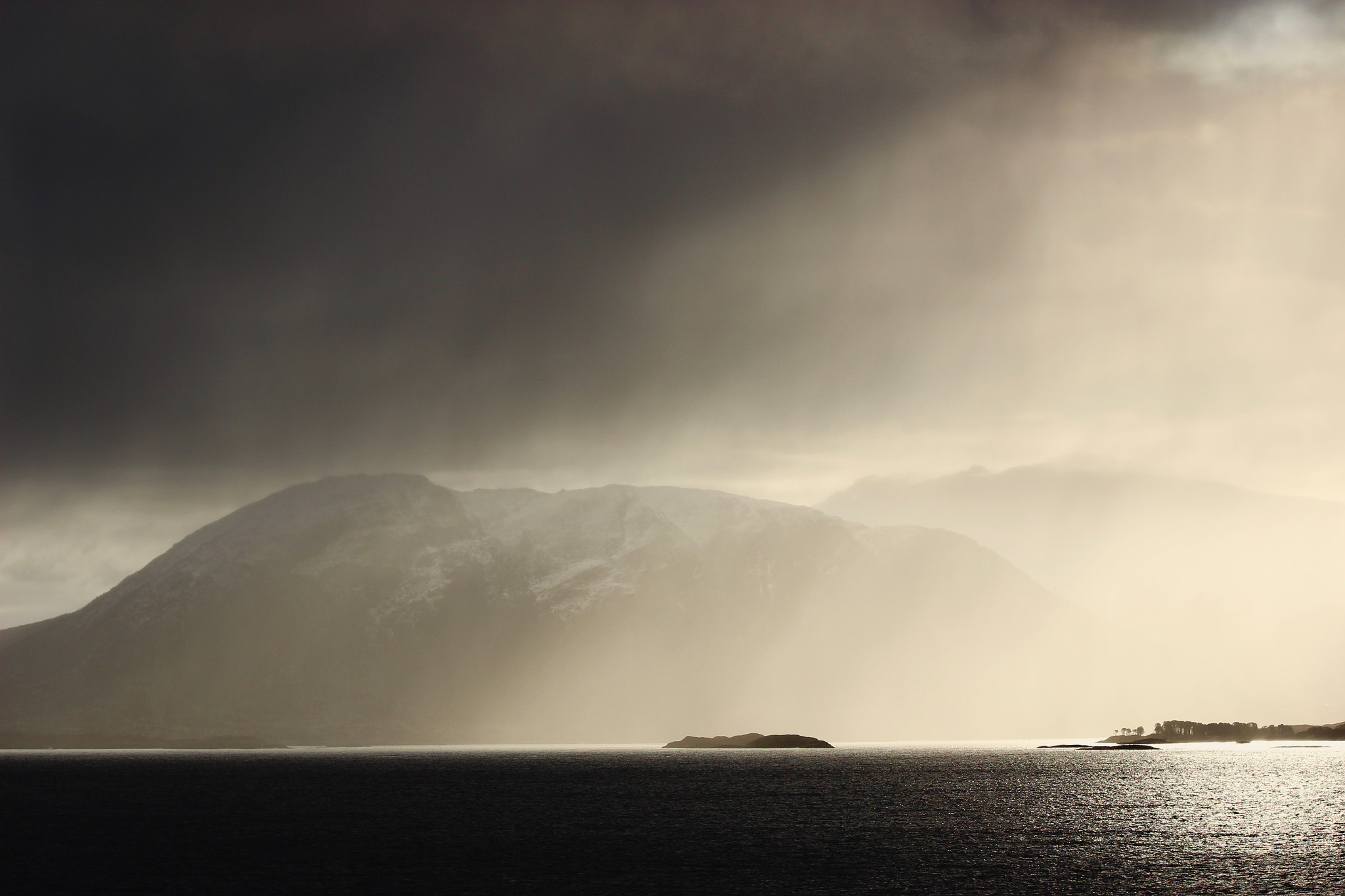 Sigma 70-200mm F2.8 EX DG OS HSM sample photo. Come sun come rain photography