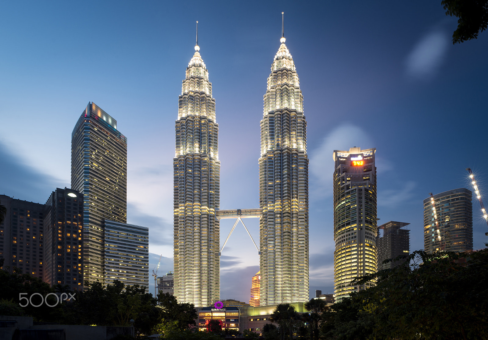 Sigma 24-70mm F2.8 EX DG Macro sample photo. Petronas towers. photography