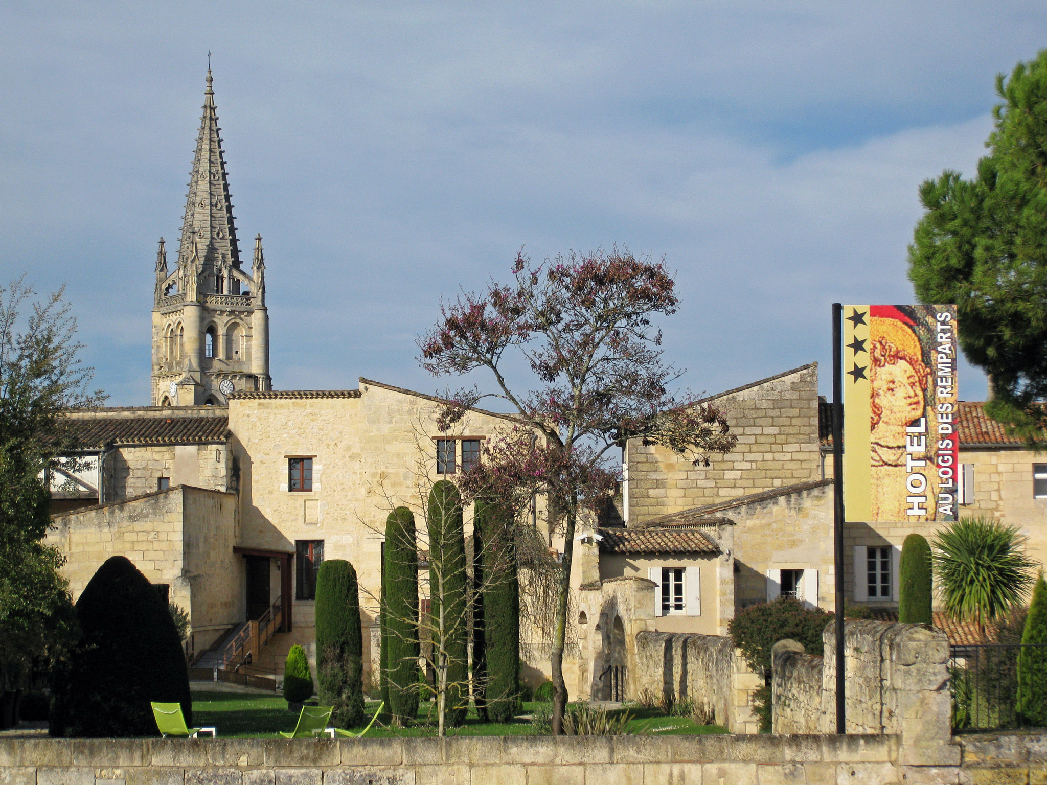 Canon PowerShot SD890 IS (Digital IXUS 970 IS / IXY Digital 820 IS) sample photo. Saint-emilion in france photography