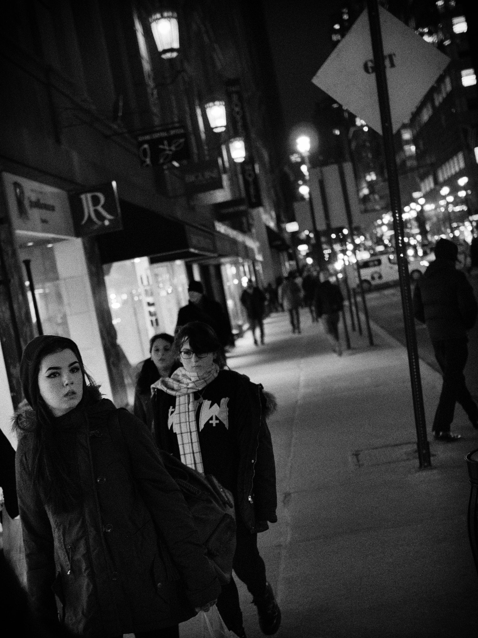 Olympus OM-D E-M5 + Olympus M.Zuiko Digital 25mm F1.8 sample photo. Girl in a shining midtown night photography