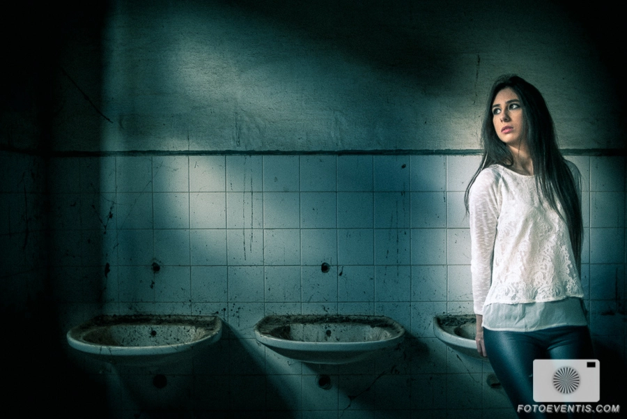 Nikon D800 + Nikon AF-S DX Nikkor 35mm F1.8G sample photo. In the dark photography