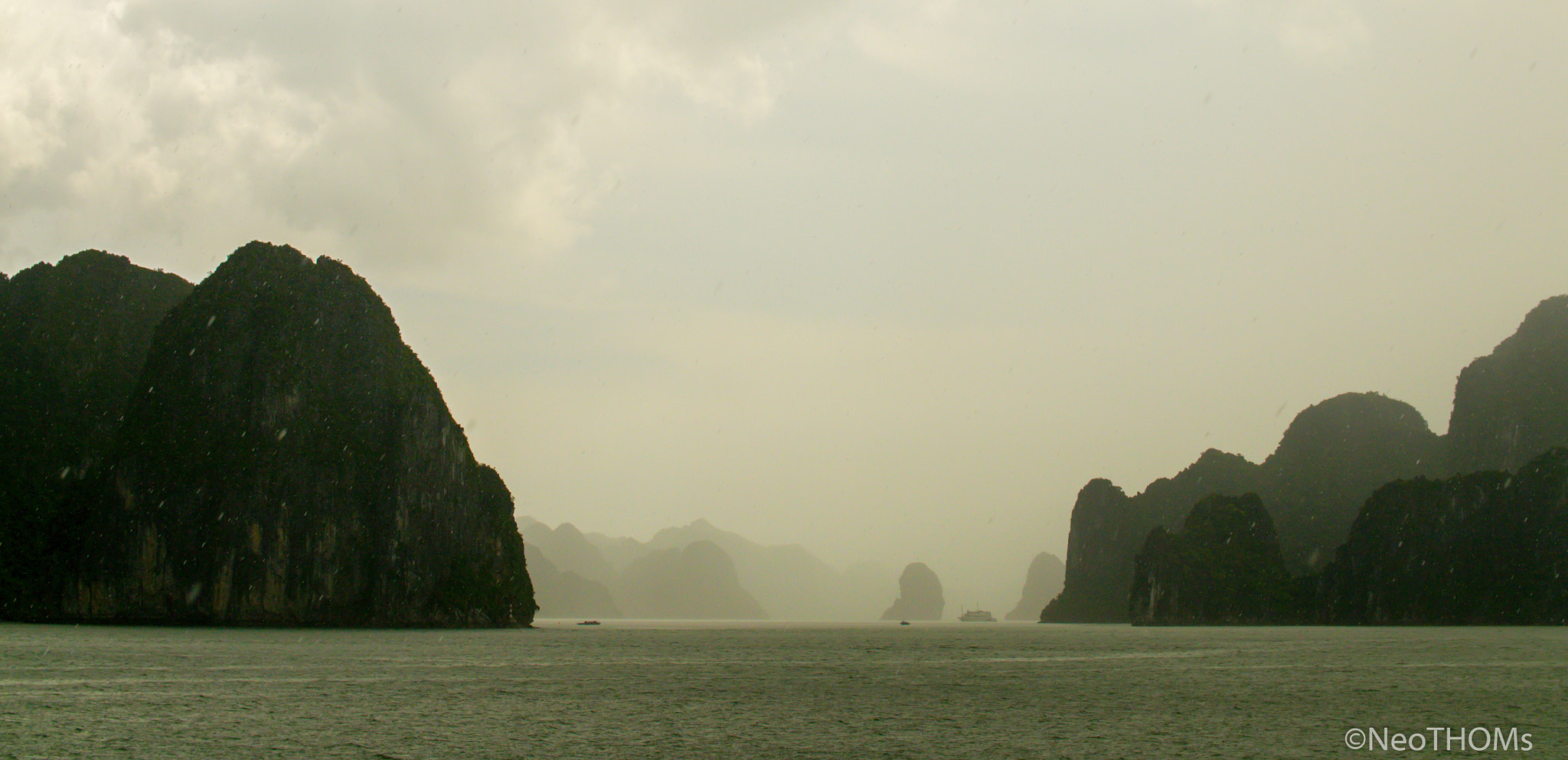 Panasonic Lumix DMC-GF6 + Olympus M.Zuiko Digital 25mm F1.8 sample photo. Ha long bay view photography