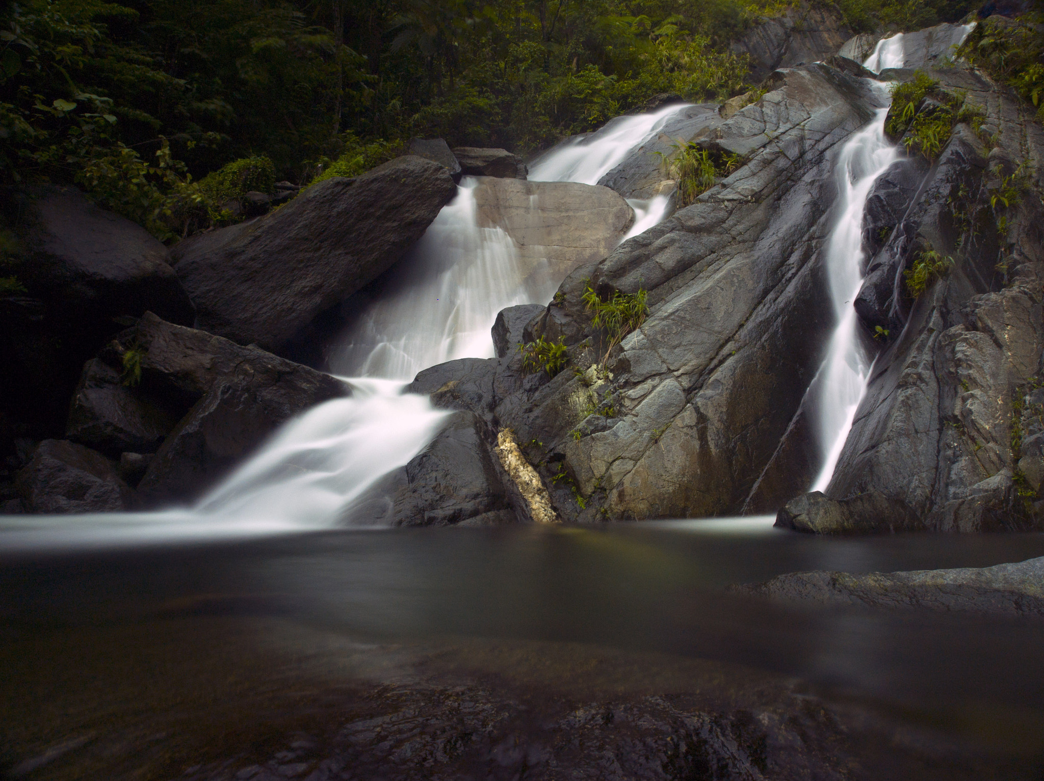 Panasonic Lumix DMC-GF3 + OLYMPUS M.12-50mm F3.5-6.3 sample photo. Cyclop waterfall photography