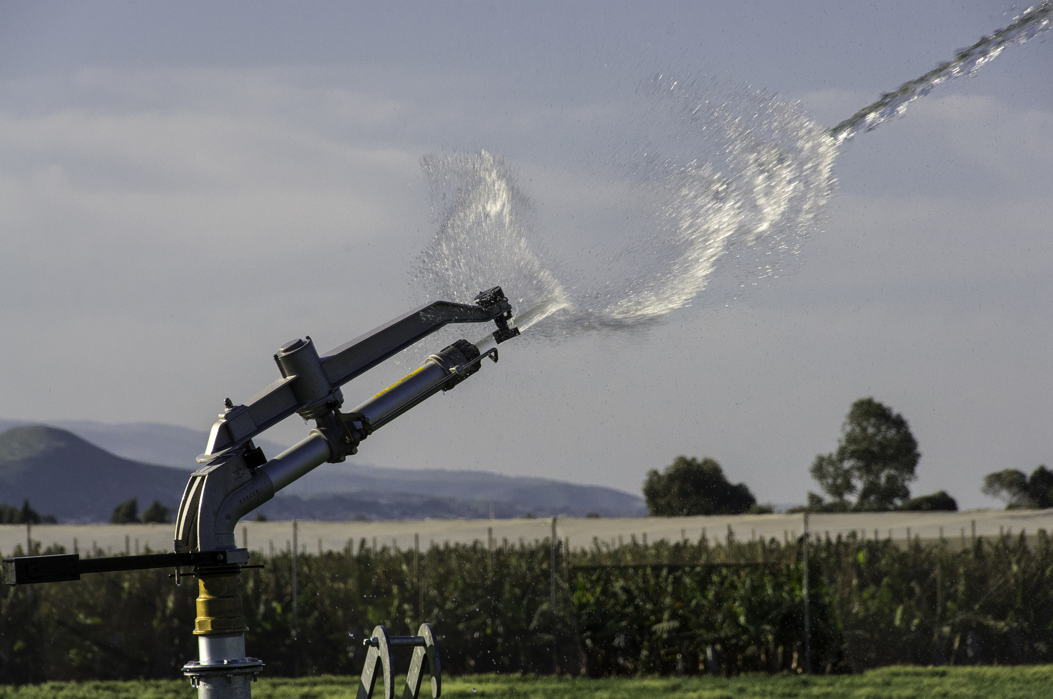 Pentax K-r + Pentax smc DA 18-270mm F3.5-6.3 ED SDM sample photo. Water projectiles  photography