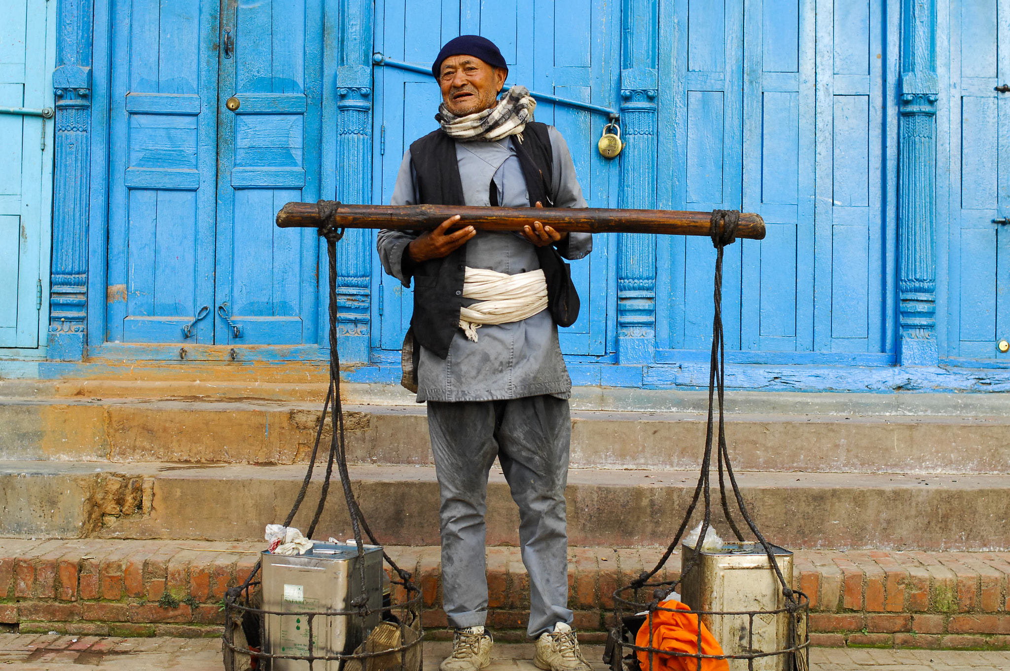 Nikon D2X + Nikon AF Nikkor 35mm F2D sample photo. Nepal photography