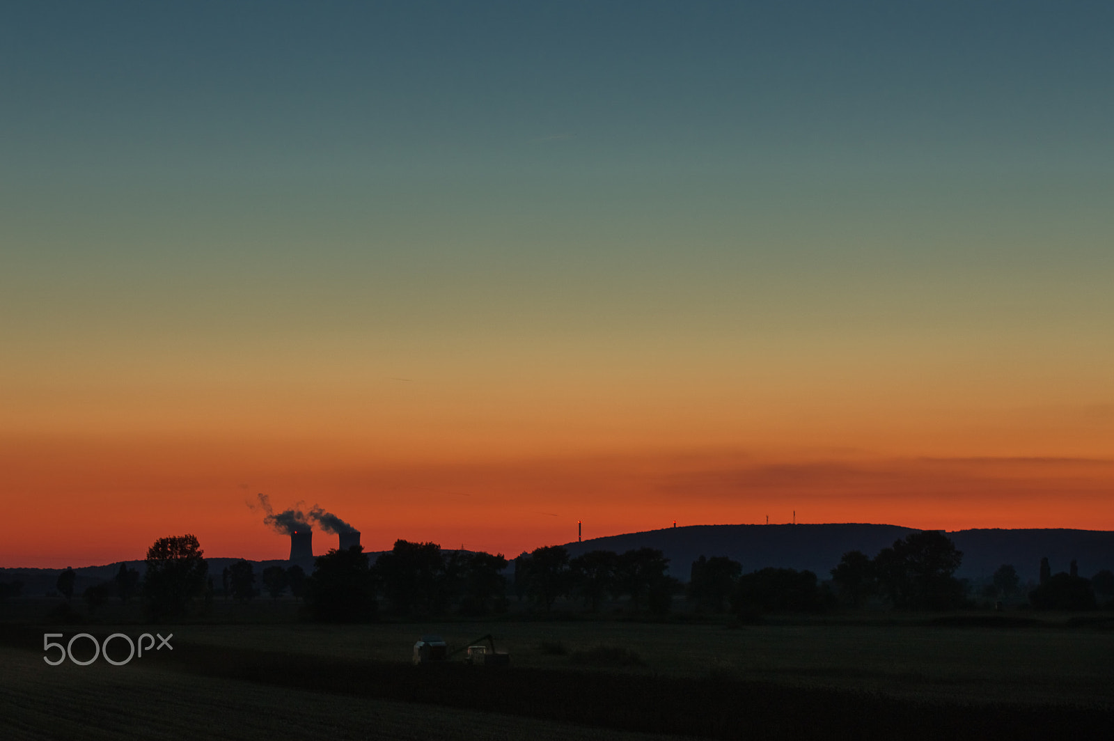 Nikon AF-S Nikkor 70-200mm F2.8G ED VR II sample photo. Sunset harvest photography