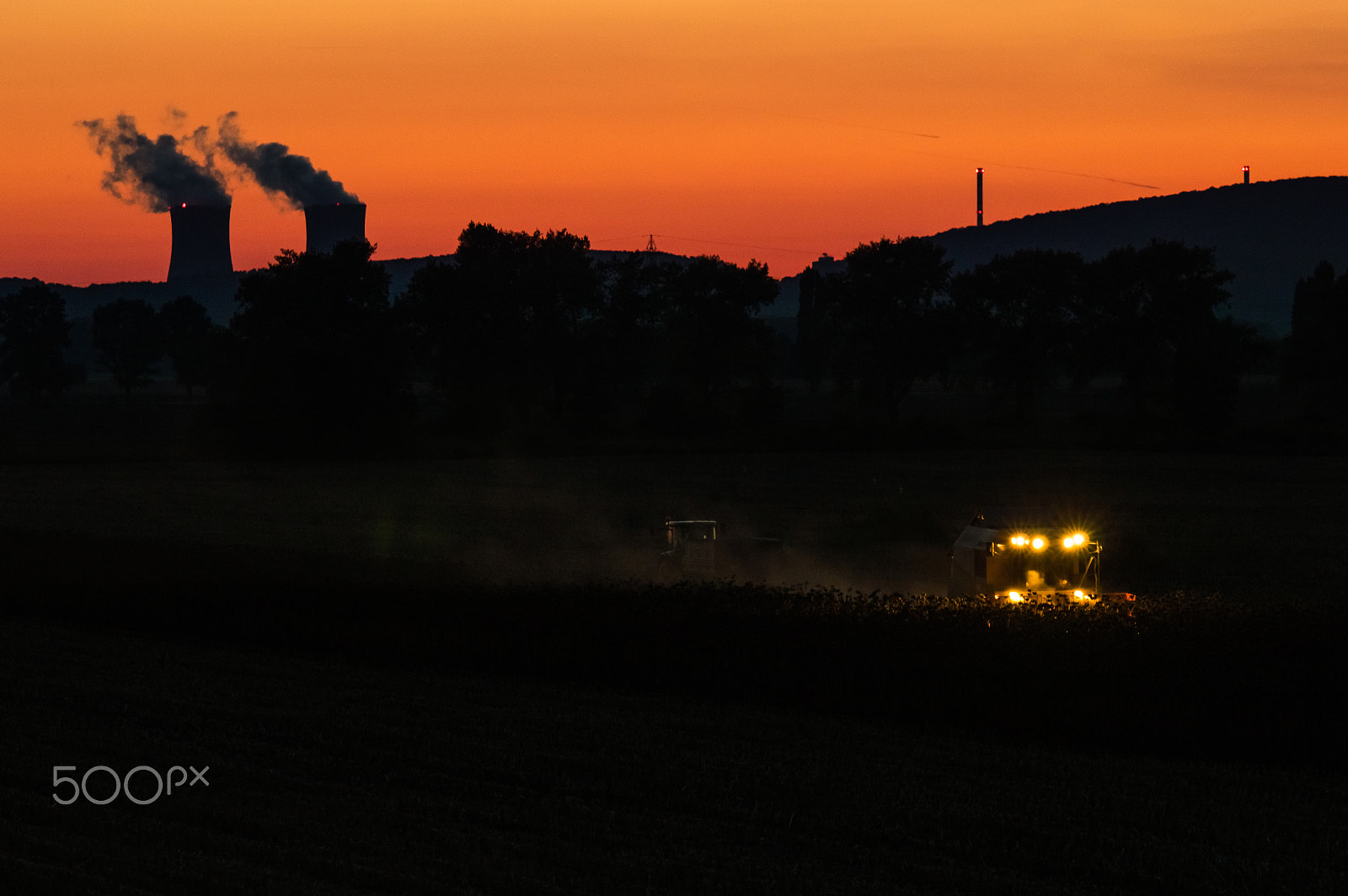 Nikon AF-S Nikkor 70-200mm F2.8G ED VR II sample photo. Sunset harvest photography