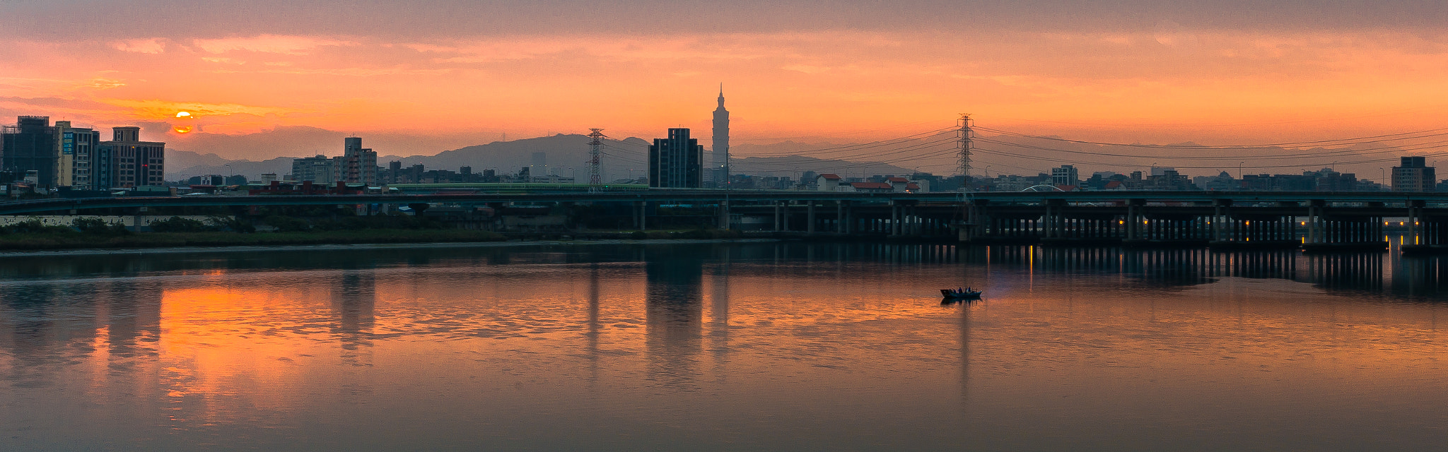 Sony a7R II + Sony Vario-Sonnar T* 16-35mm F2.8 ZA SSM sample photo. Good morning, taipei photography