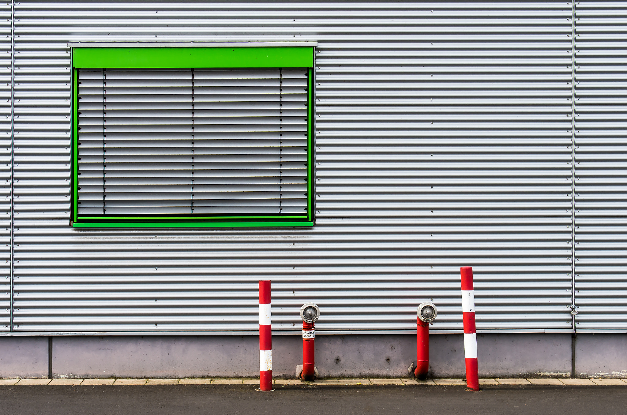 Sigma 70-200mm F2.8 EX DG Macro HSM II sample photo. Green window photography