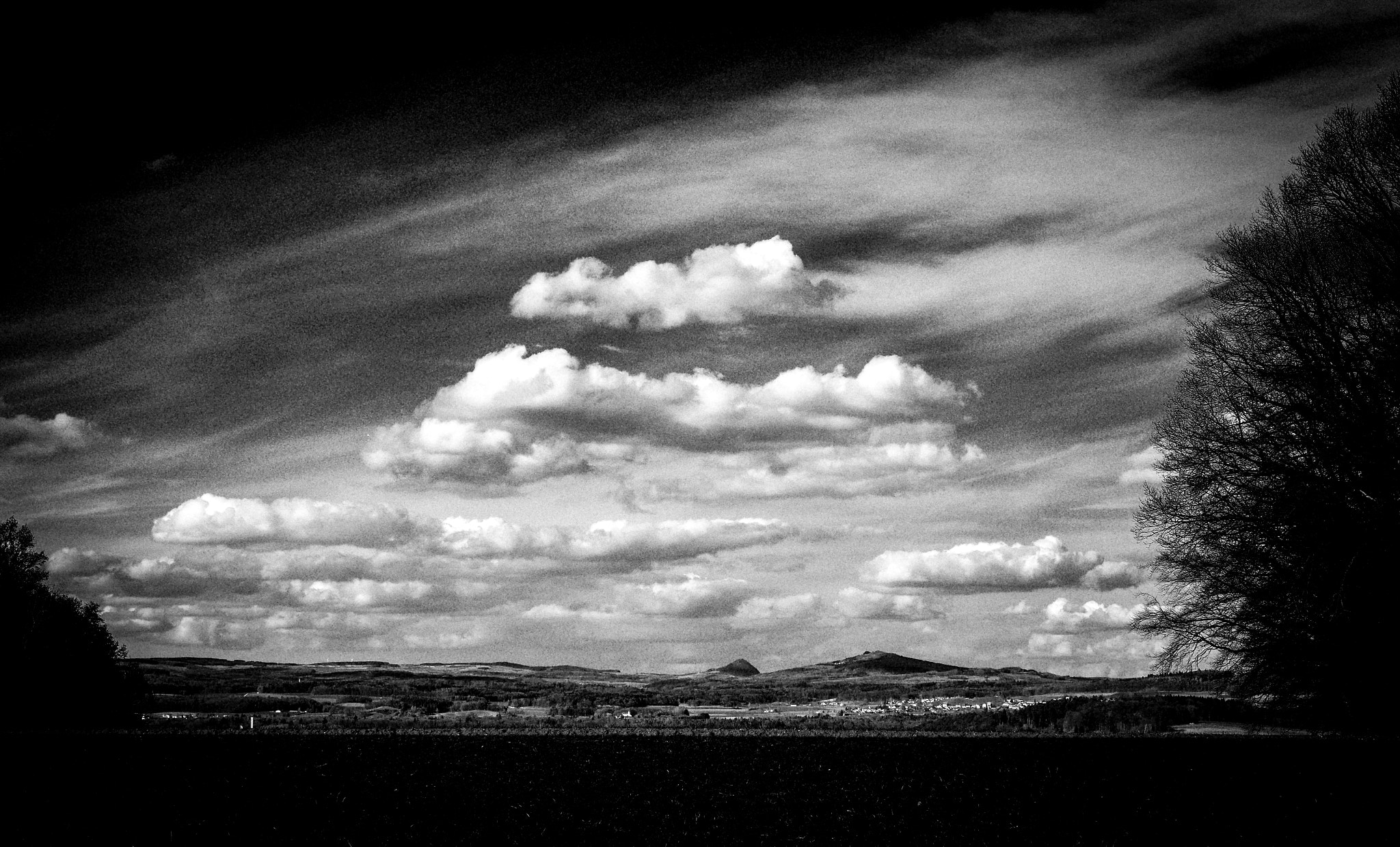 Olympus PEN-F + Olympus M.Zuiko Digital 25mm F1.8 sample photo. Clouds photography