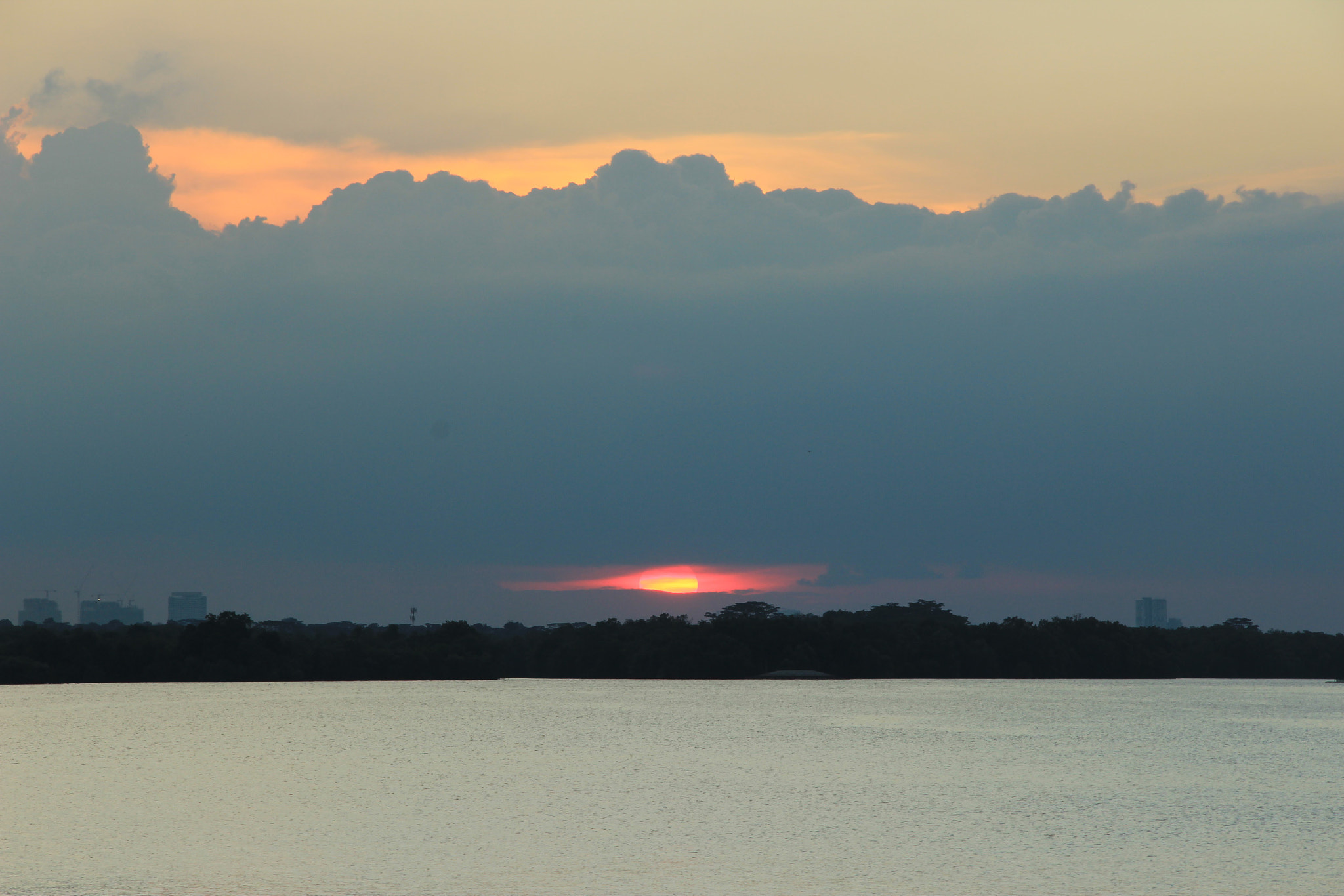 Canon EOS 600D (Rebel EOS T3i / EOS Kiss X5) sample photo. Clouds open mouth for the sunset photography