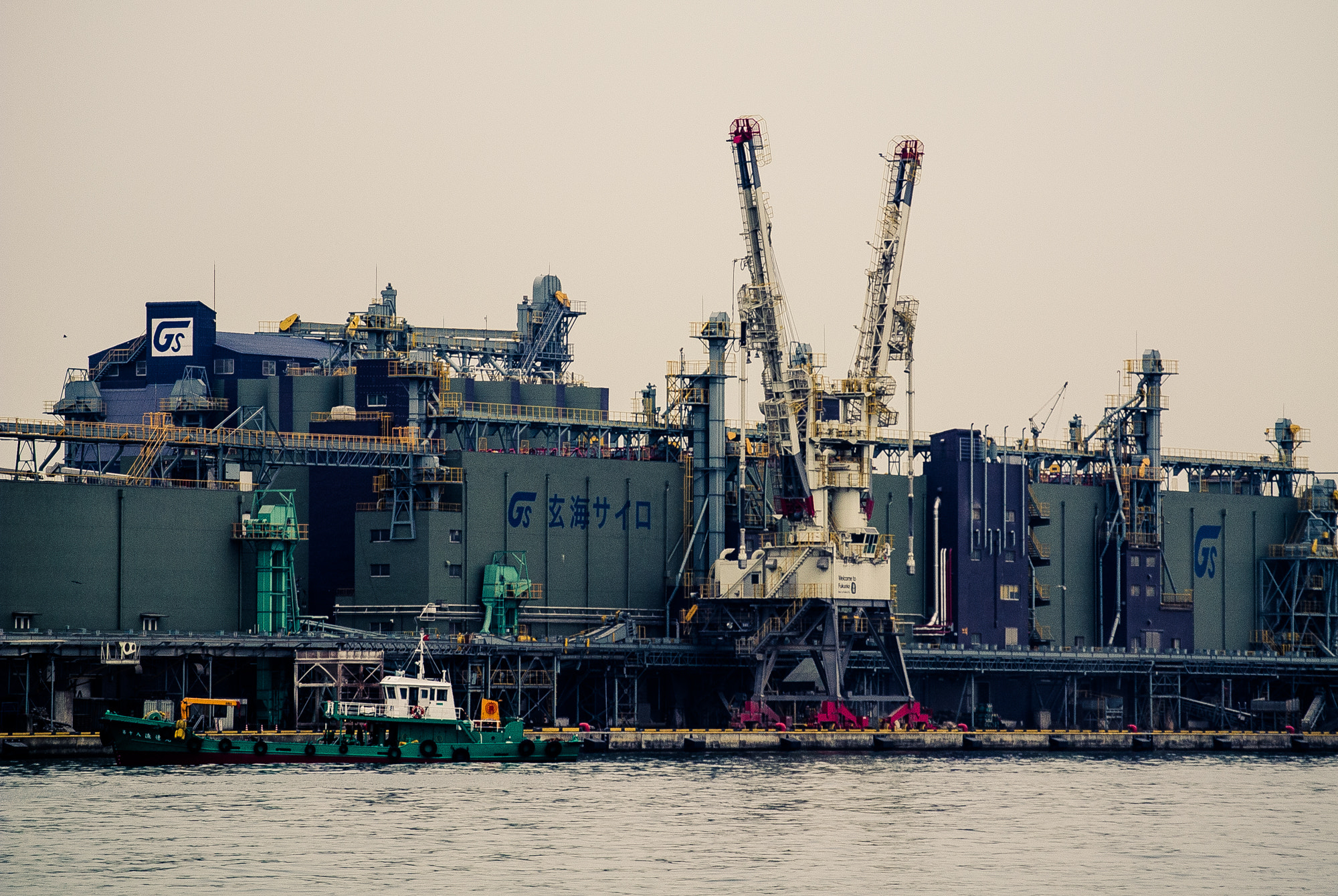 Nikon 1 Nikkor VR 30-110mm F3.8-5.6 sample photo. Industrial on hakata bay photography