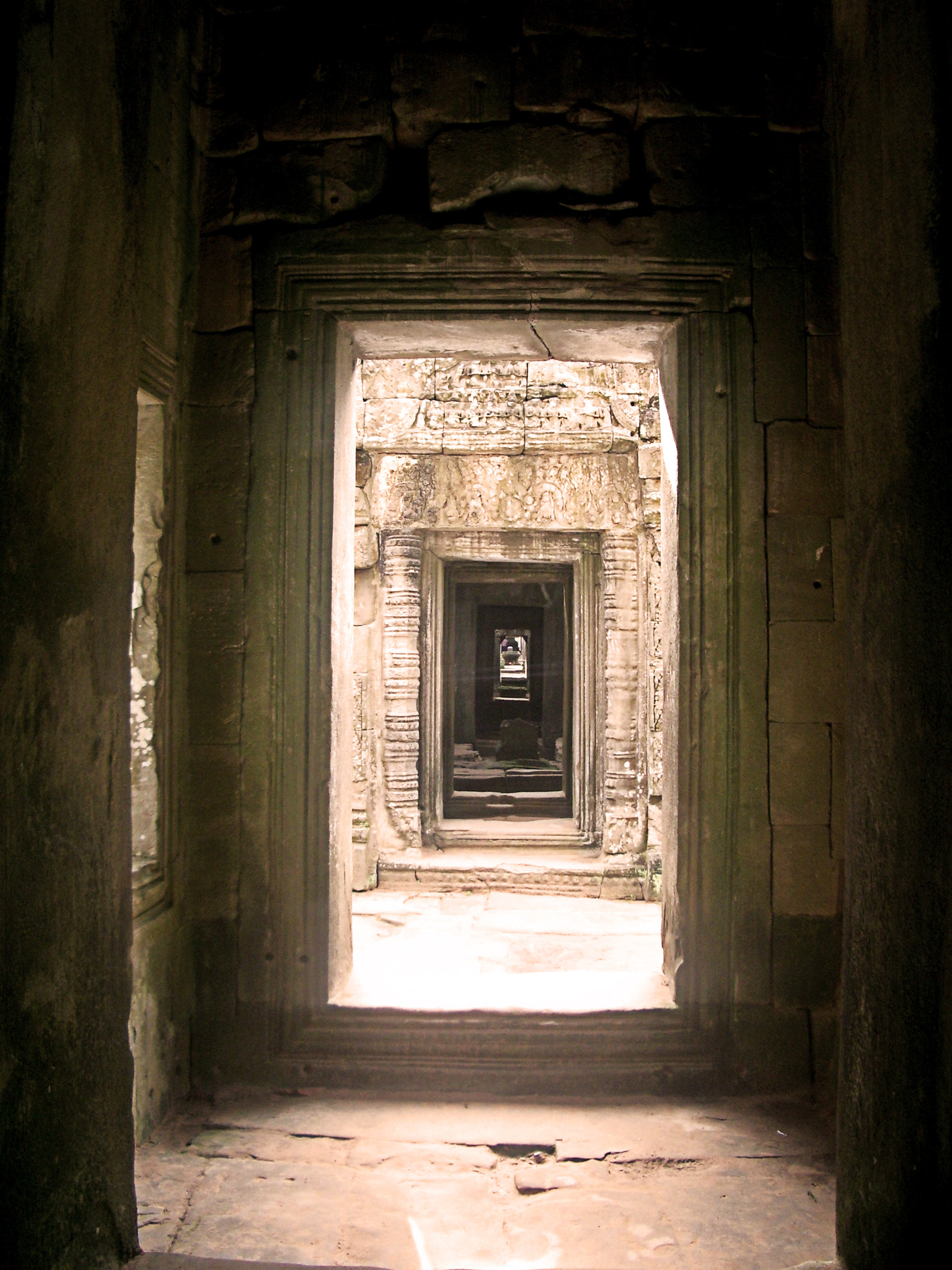 Pentax OPTIO S55 sample photo. Temple angkor photography