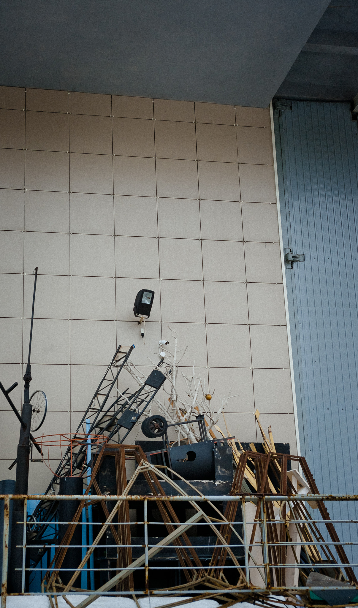 AF Zoom-Nikkor 28-85mm f/3.5-4.5 sample photo. V photography