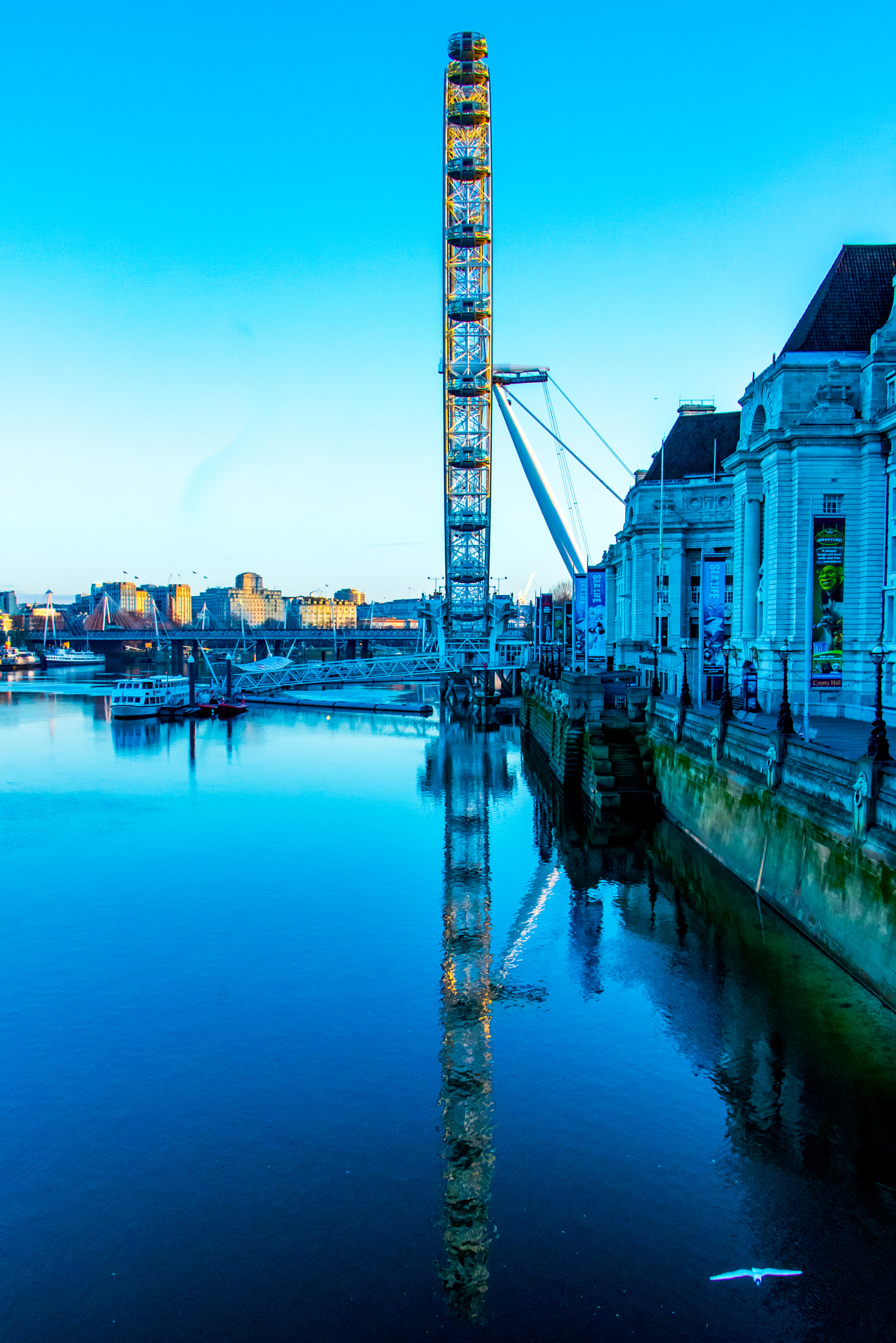 Canon EOS 760D (EOS Rebel T6s / EOS 8000D) sample photo. London eye gets sun shine. photography