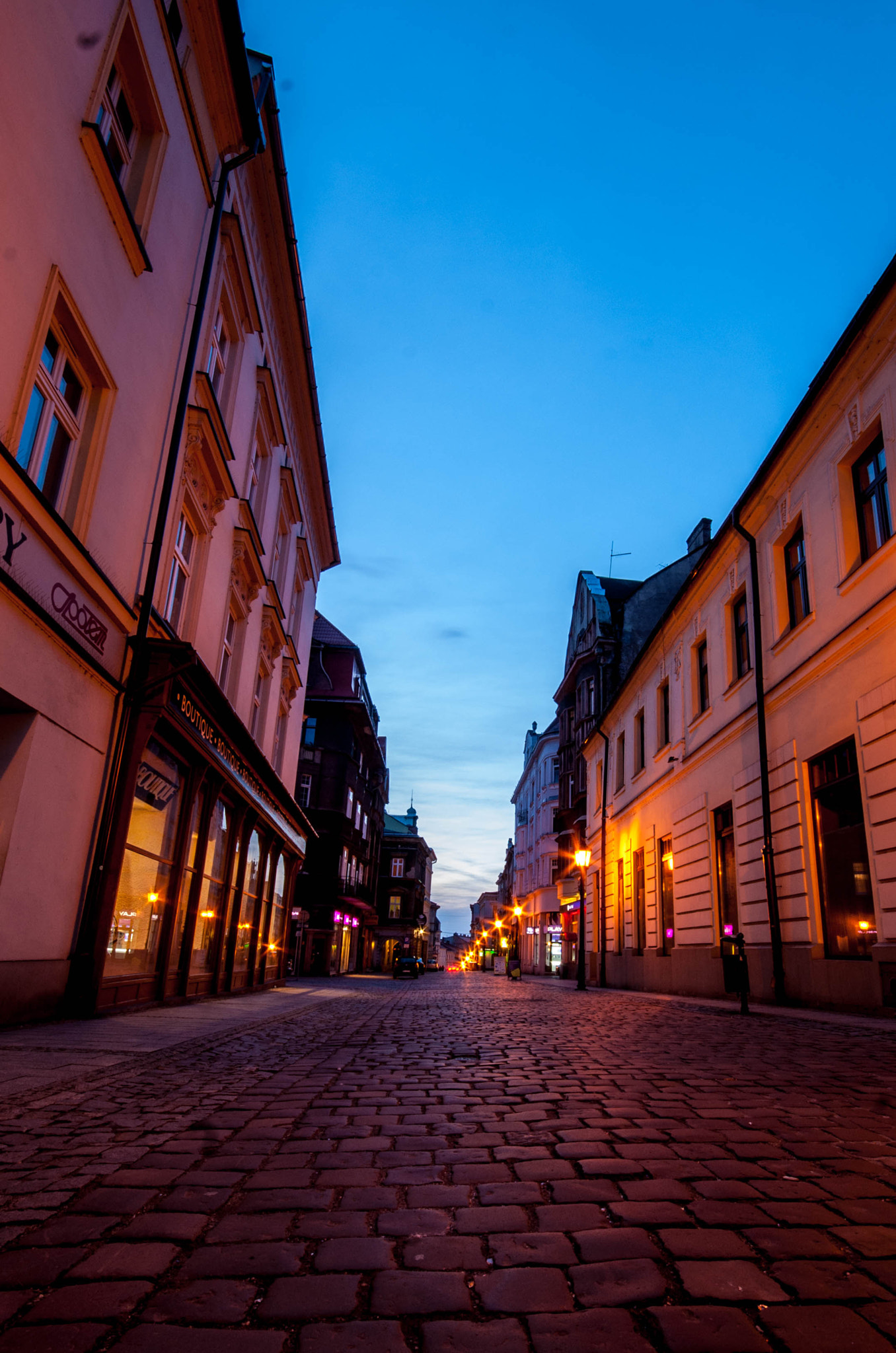Sigma 10-20mm F4-5.6 EX DC HSM sample photo. Peaceful nightlife photography