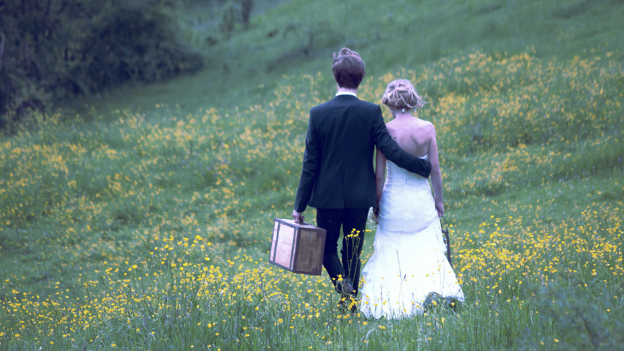 Pentax smc DA 50-200mm F4-5.6 ED WR sample photo. Love and... suit case photography