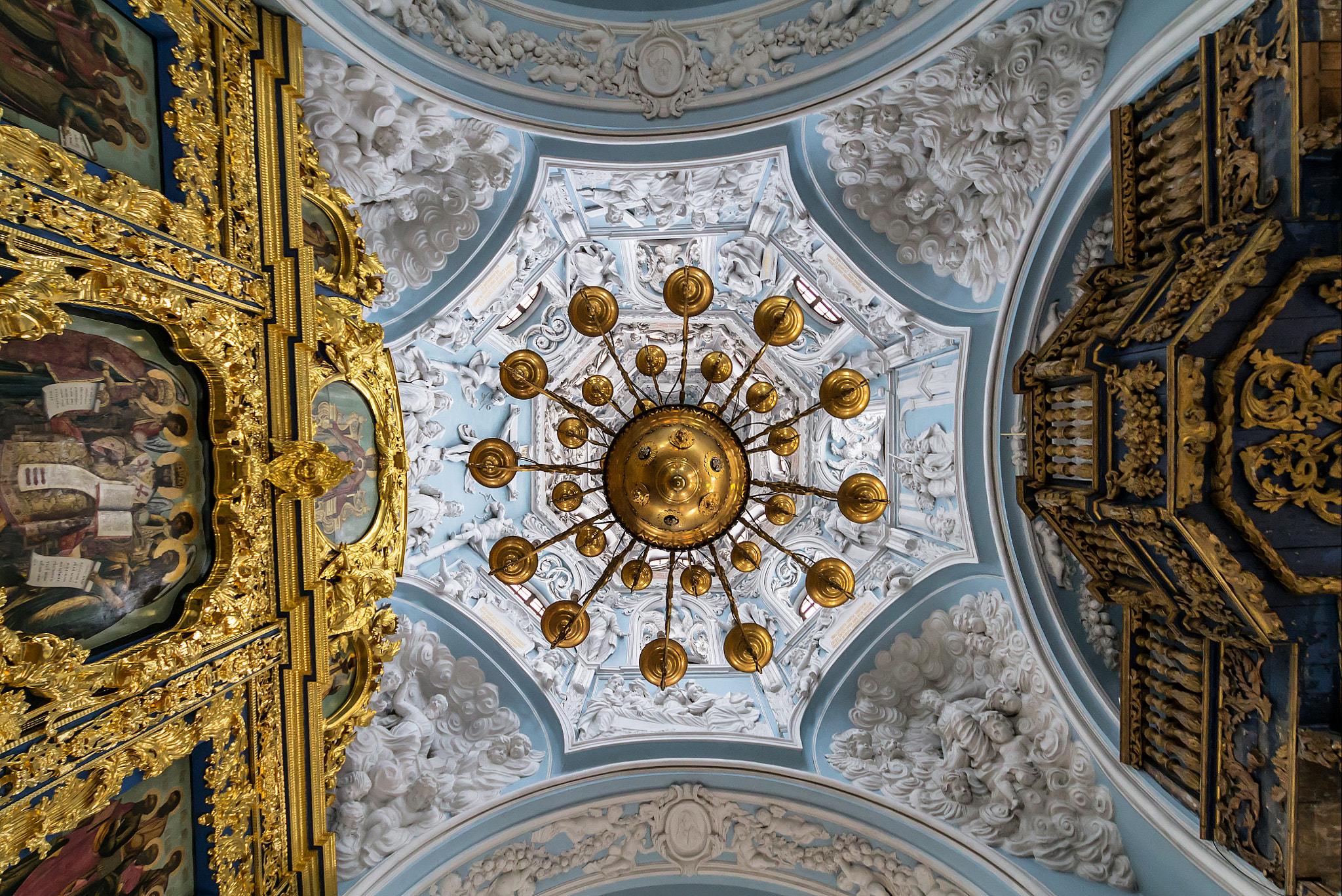 Sigma 10-20mm F3.5 EX DC HSM sample photo. Znamensky church in dubrovitsy inside photography