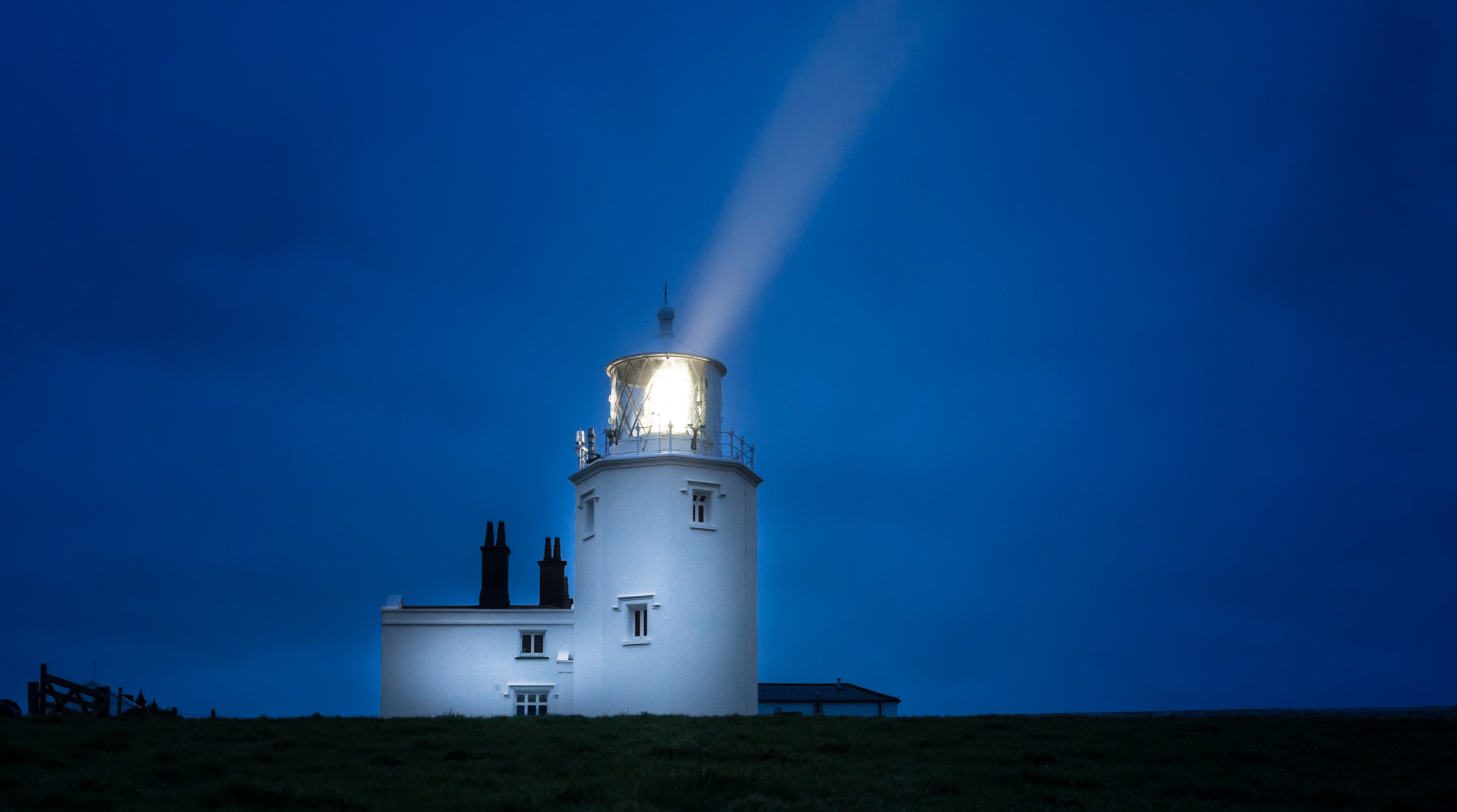16-35mm F4 ZA OSS sample photo. Leading light photography