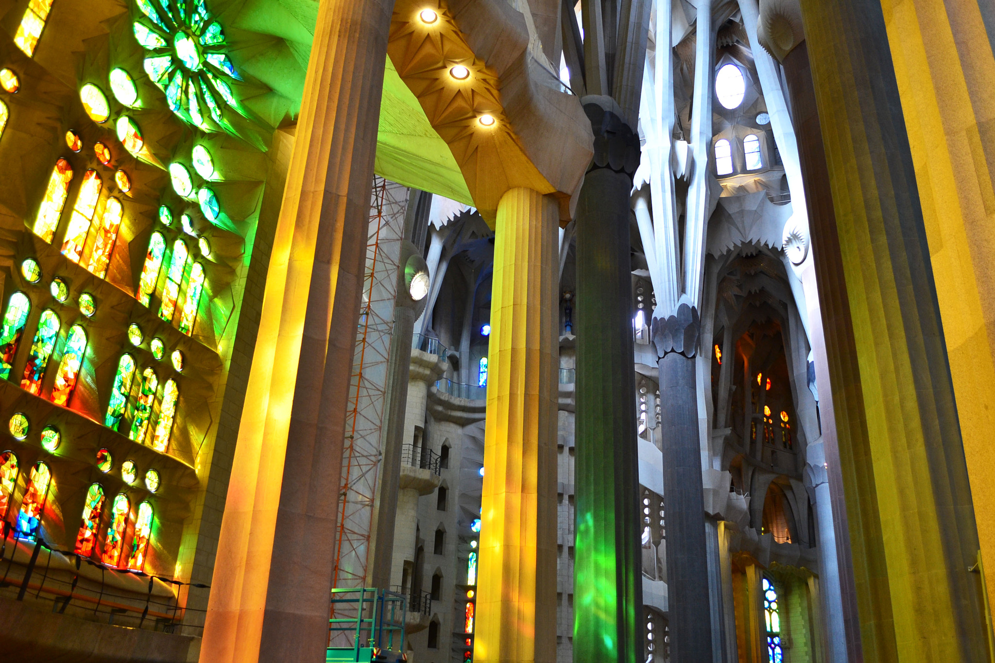 Nikon D3100 + AF Nikkor 24mm f/2.8 sample photo. Sagrada familia.1 photography