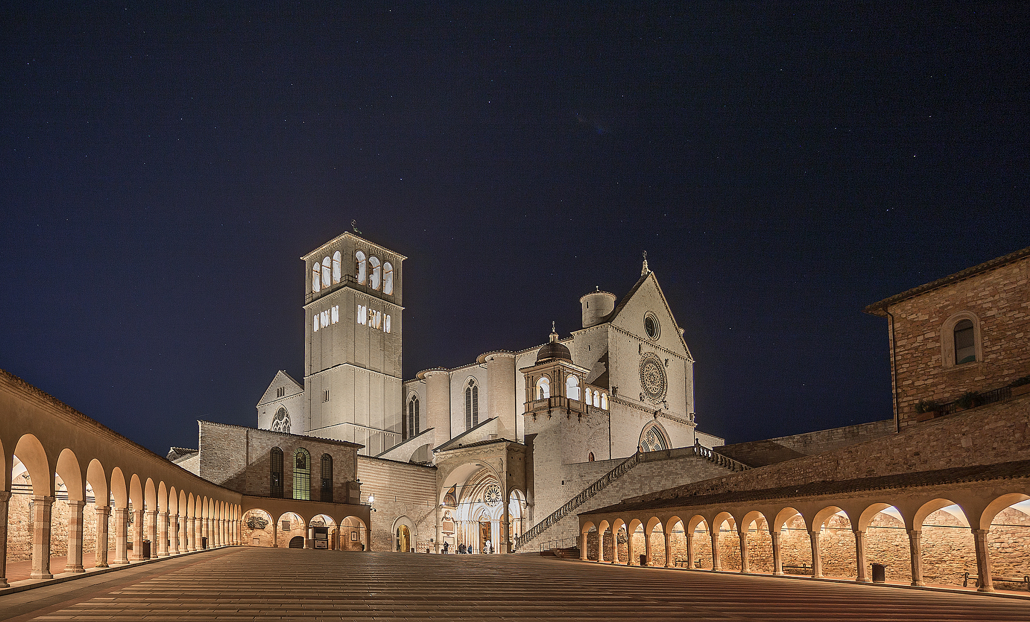 Canon EOS-1D Mark III + Canon EF 17-40mm F4L USM sample photo. Assisi, cathedral (or church?) photography