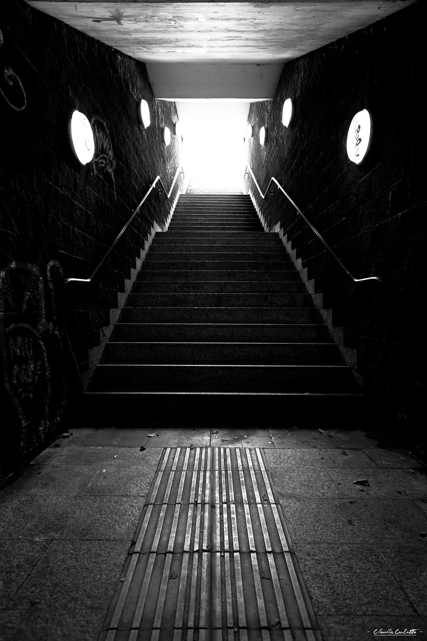 Nikon Df + Nikon AF Nikkor 20mm F2.8D sample photo. Exit to the light photography