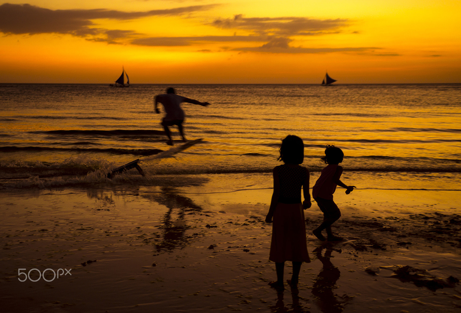 Nikon D610 + Sigma 24-70mm F2.8 EX DG Macro sample photo. Silhouettes in boracay island photography