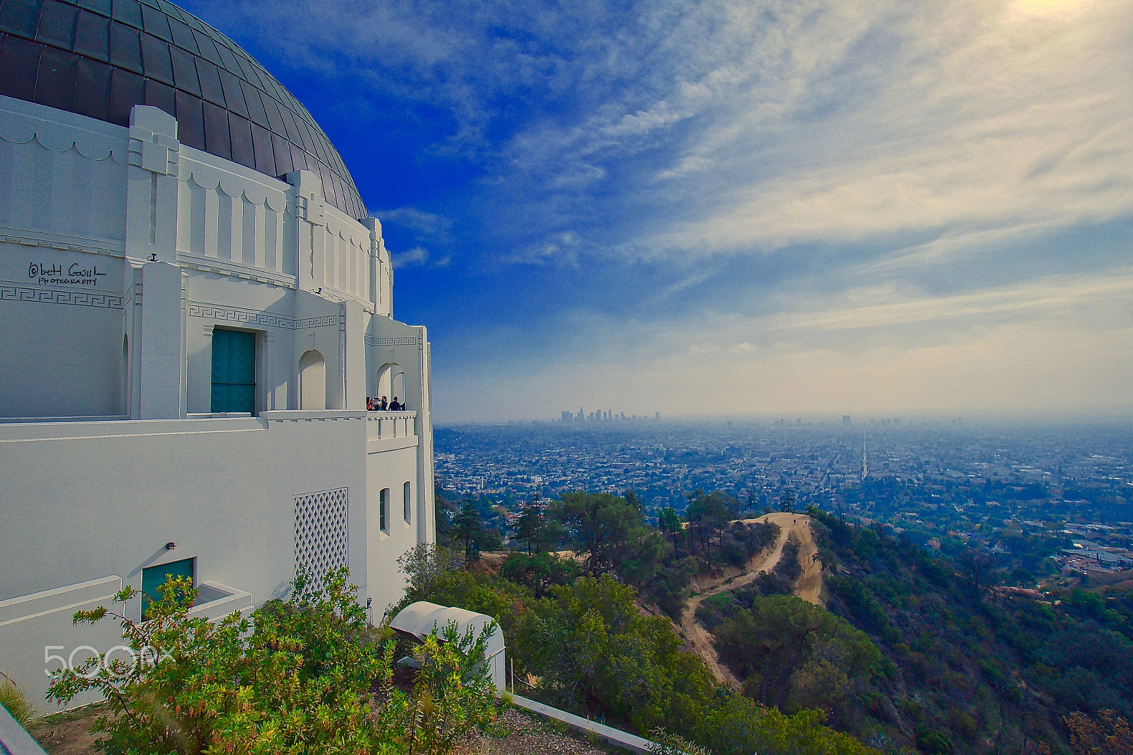 Sony a7R + Sony E 10-18mm F4 OSS sample photo. Griffith observatory park photography