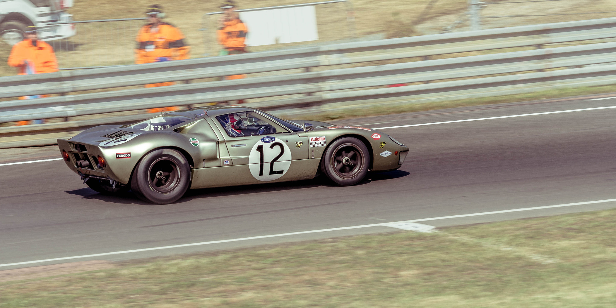 Pentax K-5 sample photo. Ford gt40 mk1 (1968) - le mans legend 2015 photography