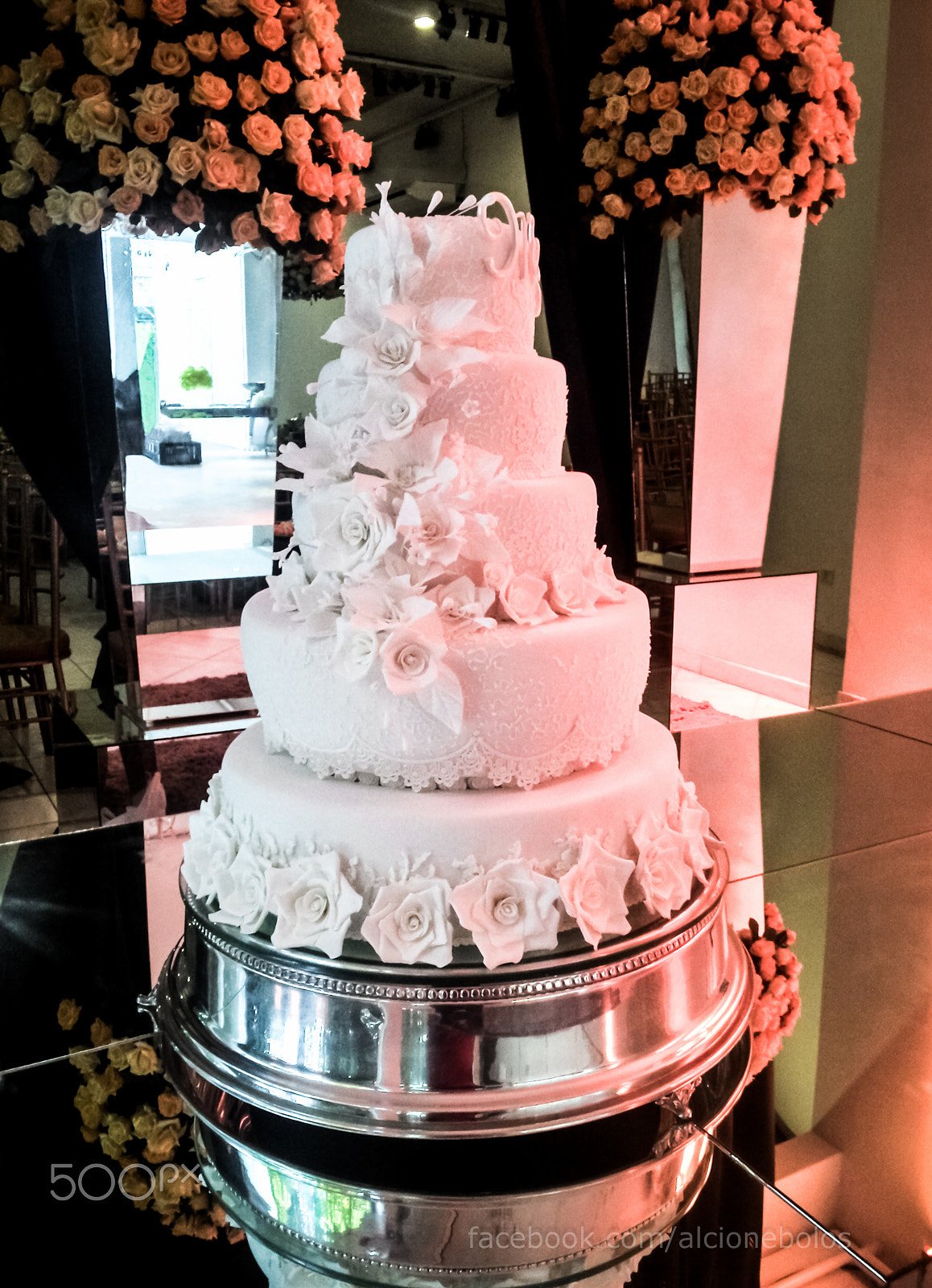 Motorola RAZR i sample photo. Wedding cake with roses photography