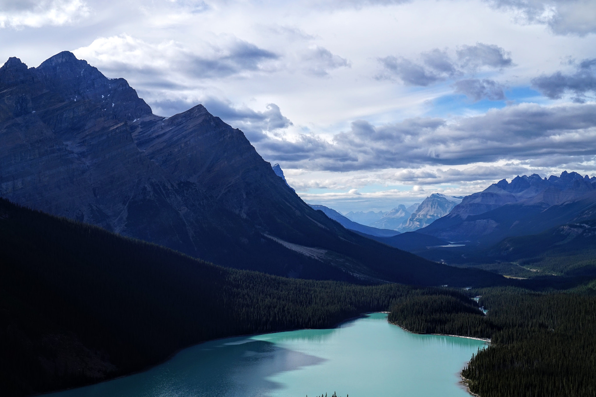 Sony Alpha a5000 (ILCE 5000) + Sony E 35mm F1.8 OSS sample photo. Peyto lake photography