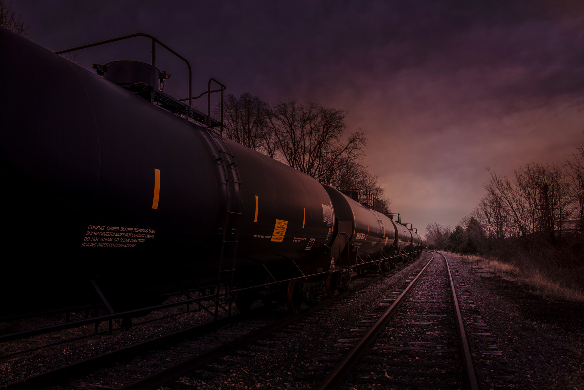 AF Zoom-Nikkor 28-80mm f/3.5-5.6D sample photo. Drama train photography