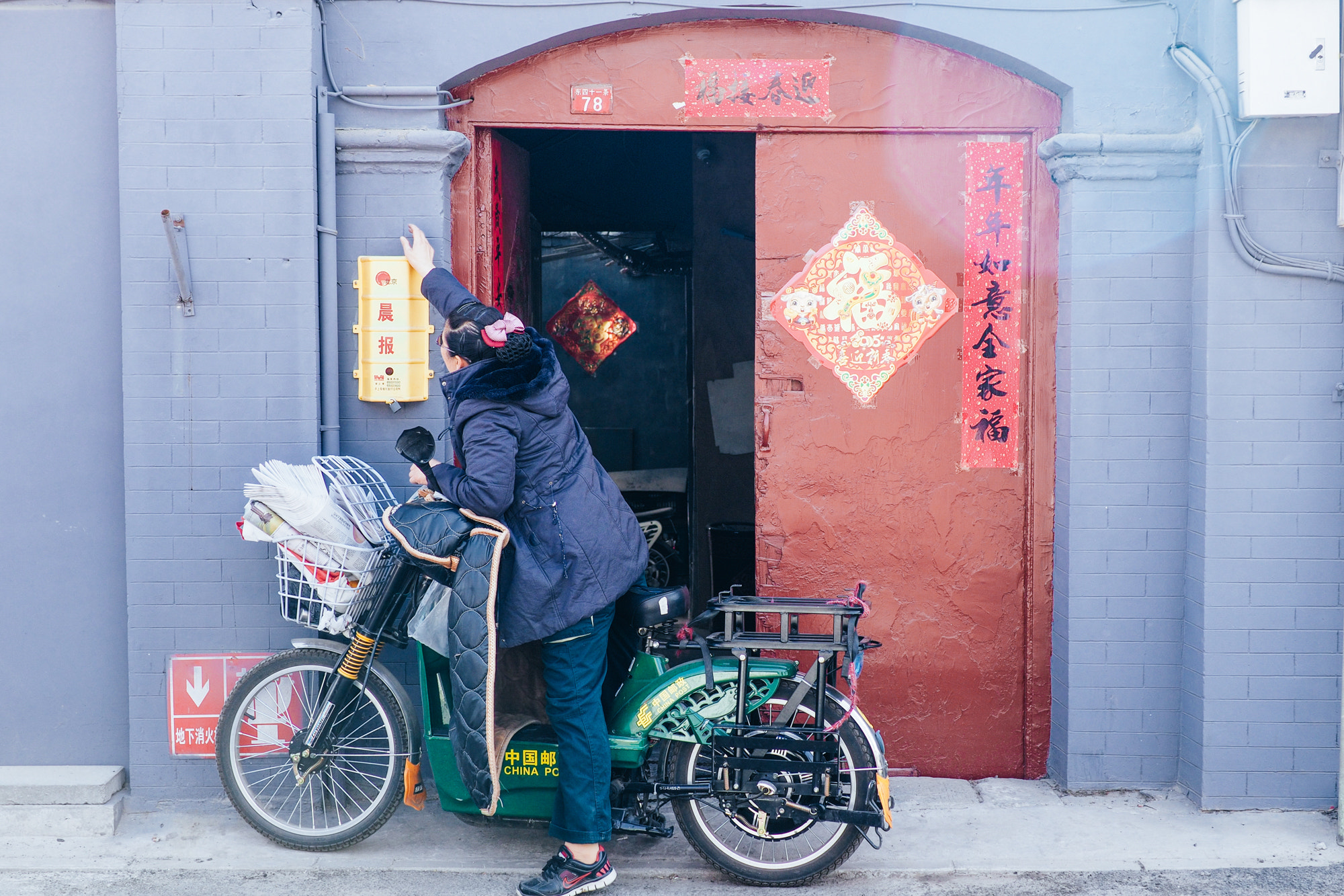 Olympus OM-D E-M10 + Panasonic Leica DG Summilux 25mm F1.4 II ASPH sample photo. Streets in beijing photography