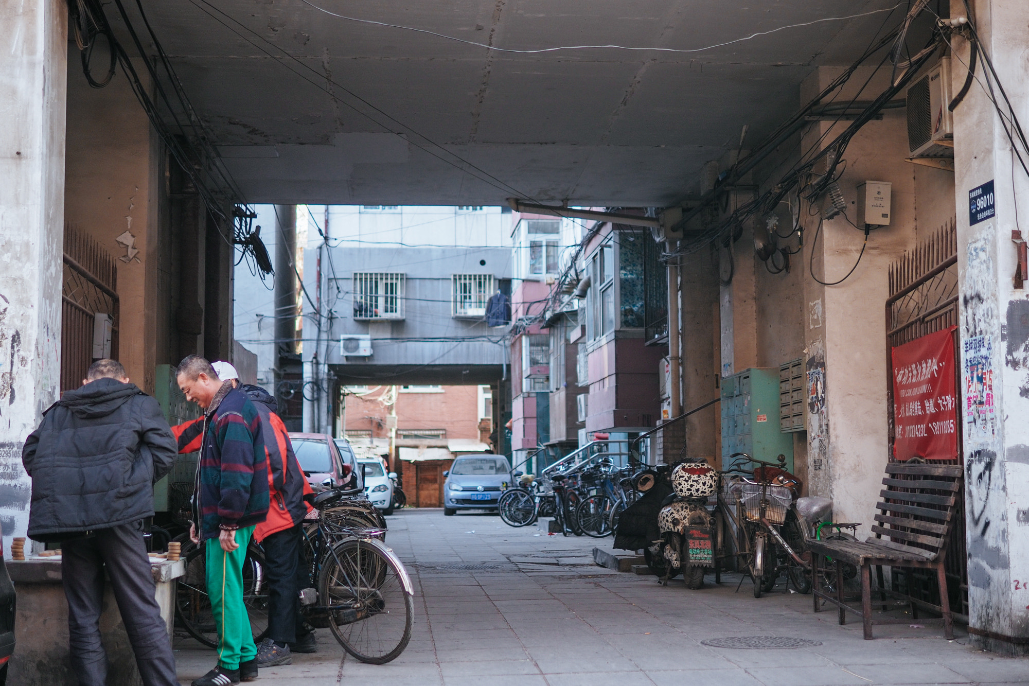 Olympus OM-D E-M10 + Panasonic Leica DG Summilux 25mm F1.4 II ASPH sample photo. Streets in beijing photography