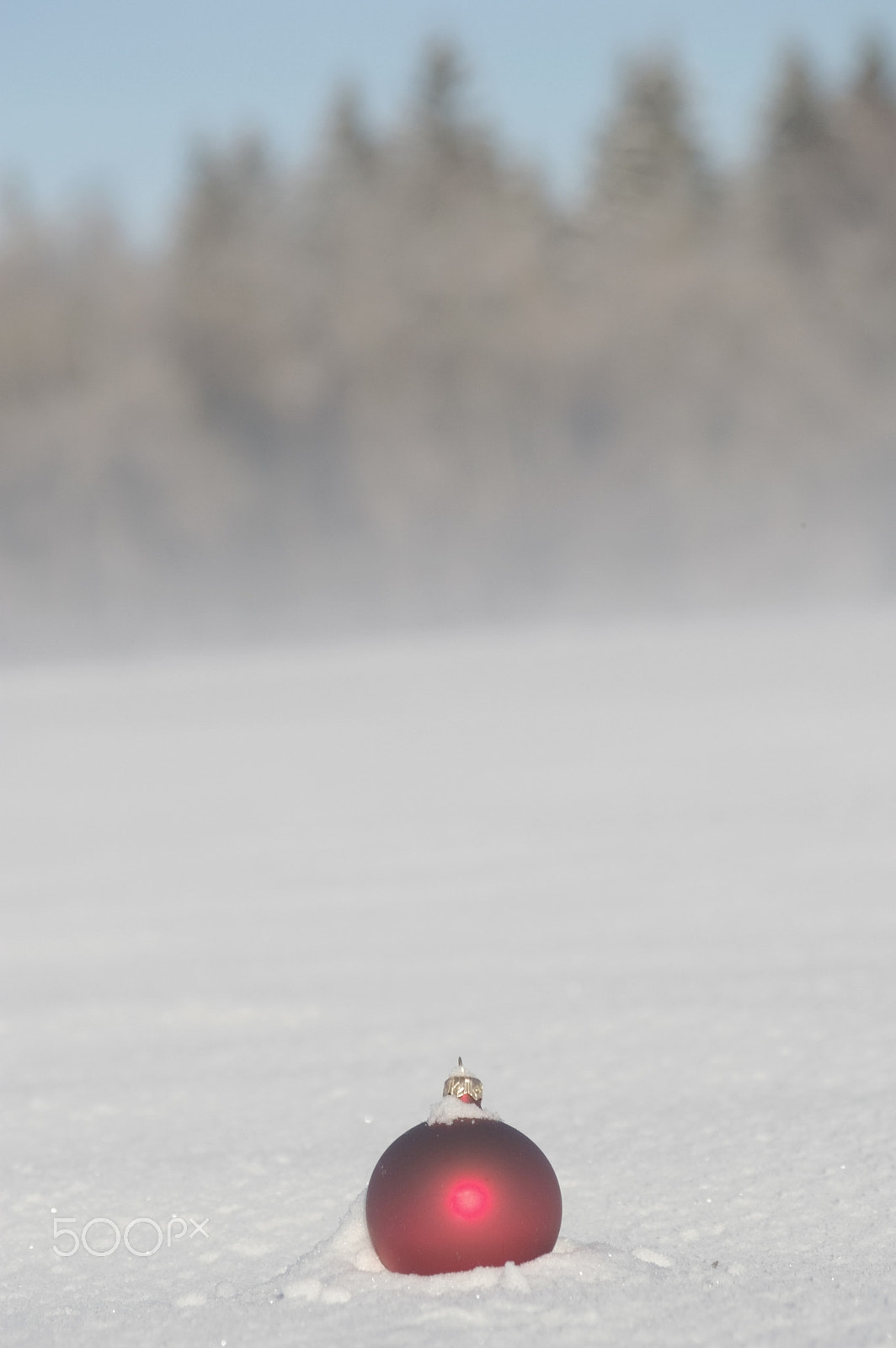 Pentax smc DA 50-200mm F4-5.6 ED sample photo. Christmas bauble in winter landscape photography