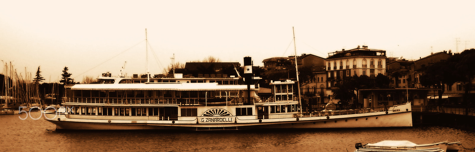 Olympus X500,D590Z,C470Z sample photo. Postcard of an old boat photography