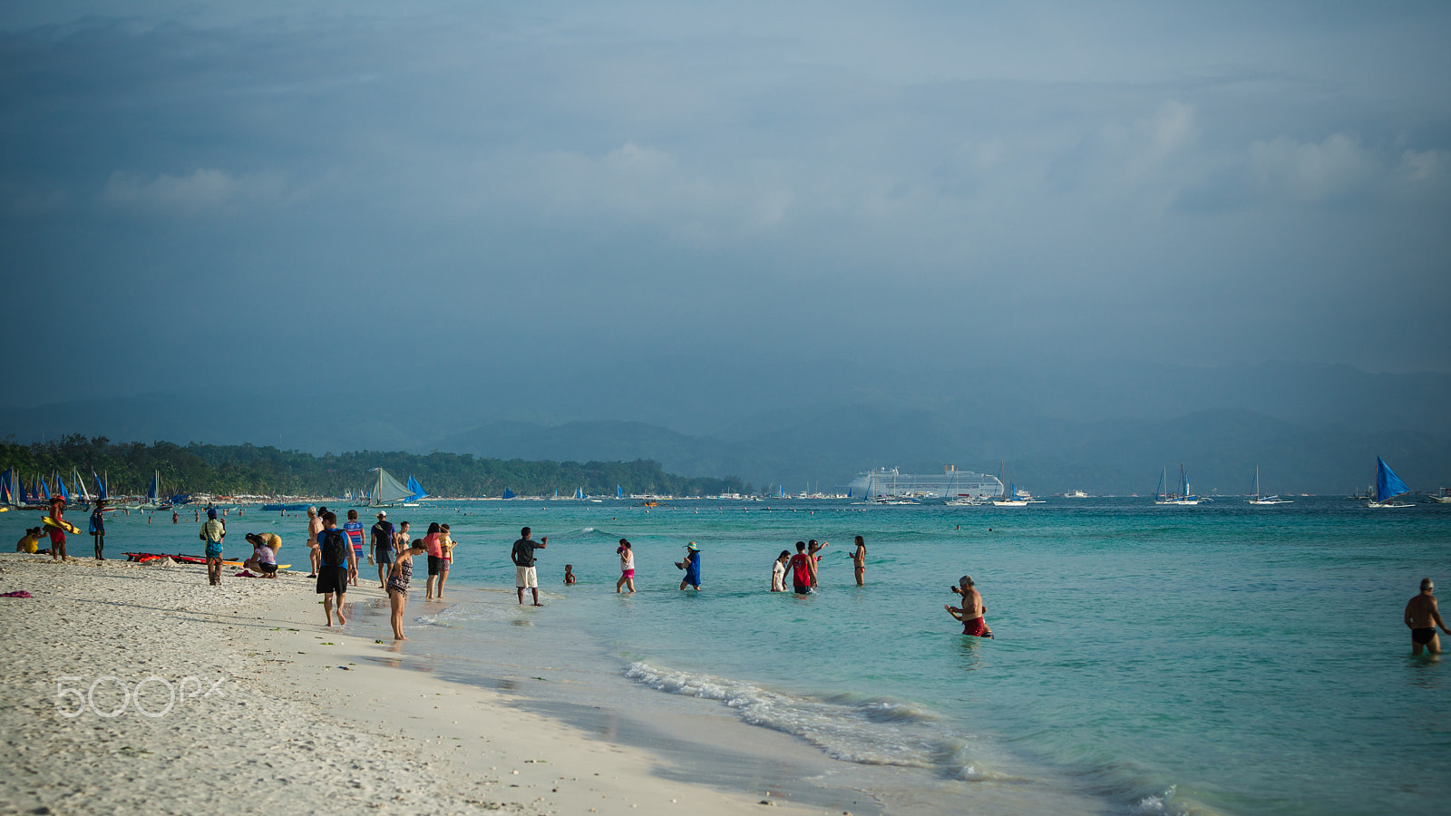 Sony Alpha DSLR-A850 + Minolta AF 80-200mm F2.8 HS-APO G sample photo. The beach of a tropical island photography