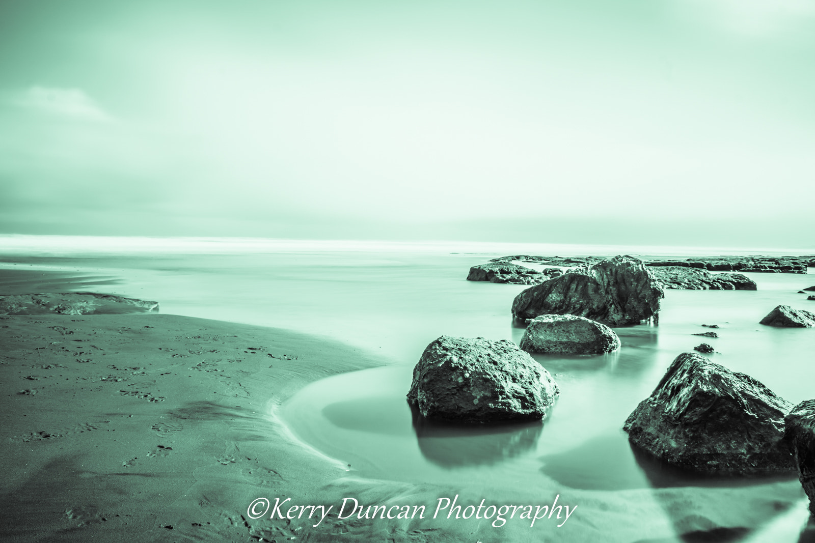 Sony DT 18-70mm F3.5-5.6 sample photo. Rocks and tide photography