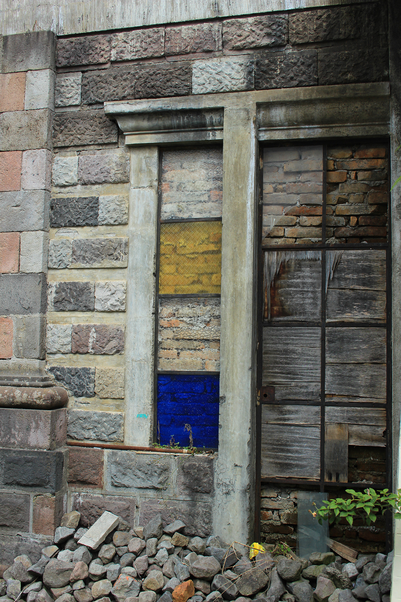 Canon EF-S 18-55mm F3.5-5.6 sample photo. Stained glass photography
